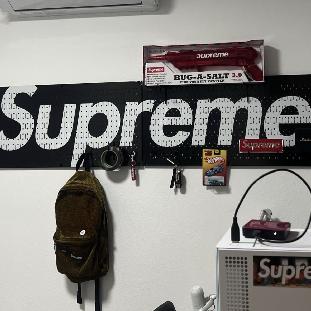 Supreme x Wall Control Pegboard Panel Black (Set of 2) - 26SS 착용 스타일