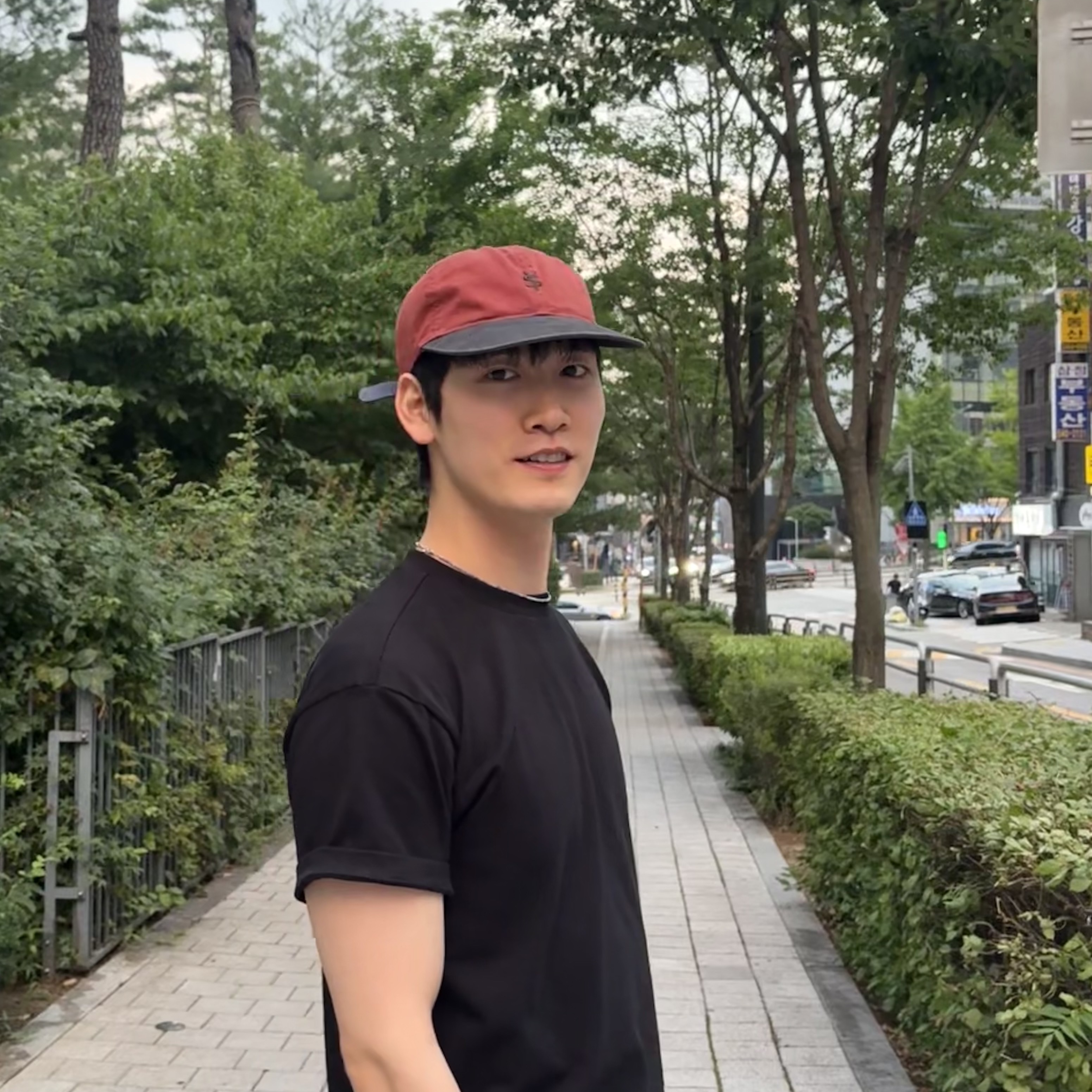 Sunday Ceremony Sy Classic Vintage Logo Cap - Red Black 착용 스타일 - 2