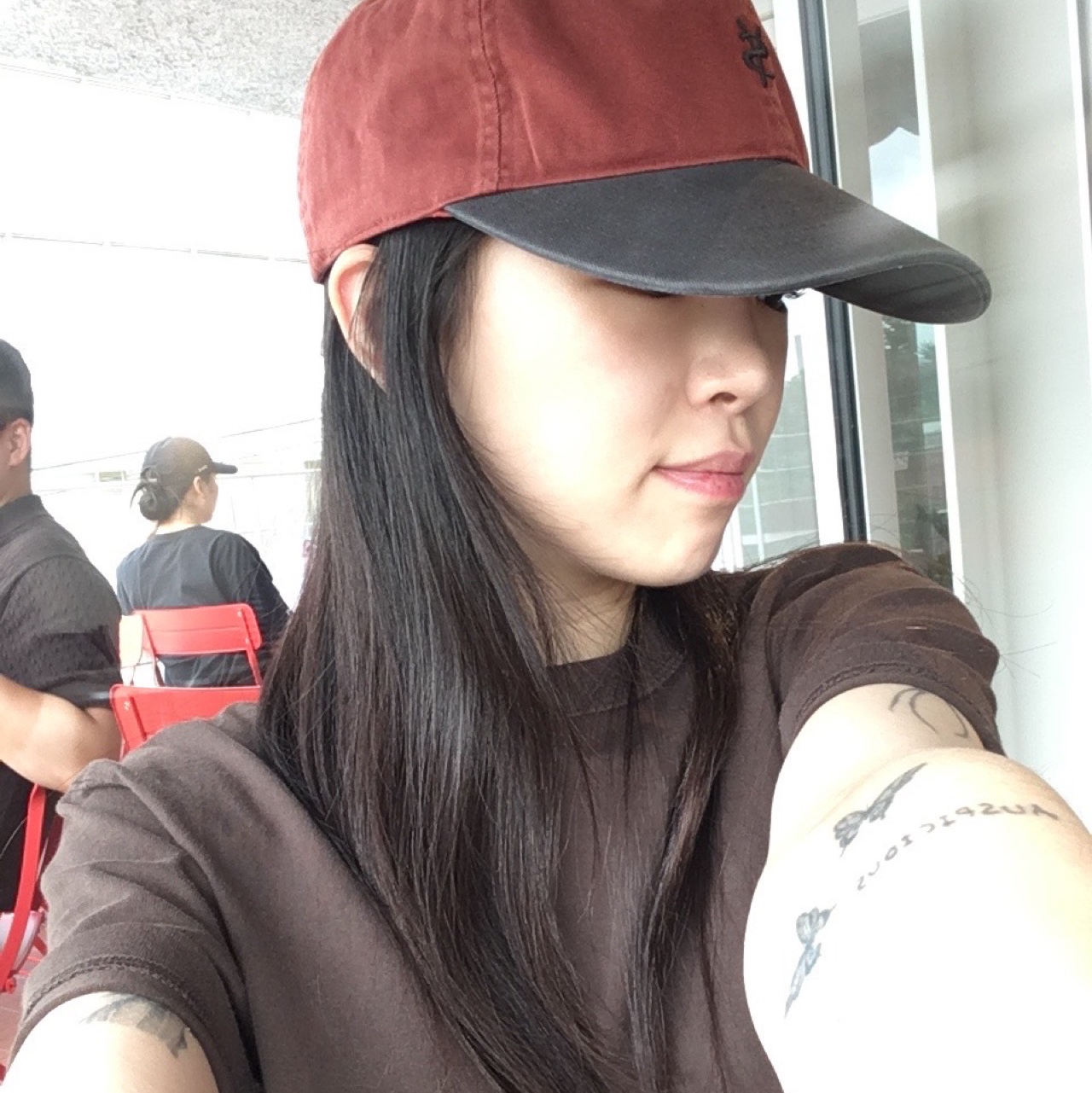 Sunday Ceremony Sy Classic Vintage Logo Cap - Red Black 착용 스타일 - 5