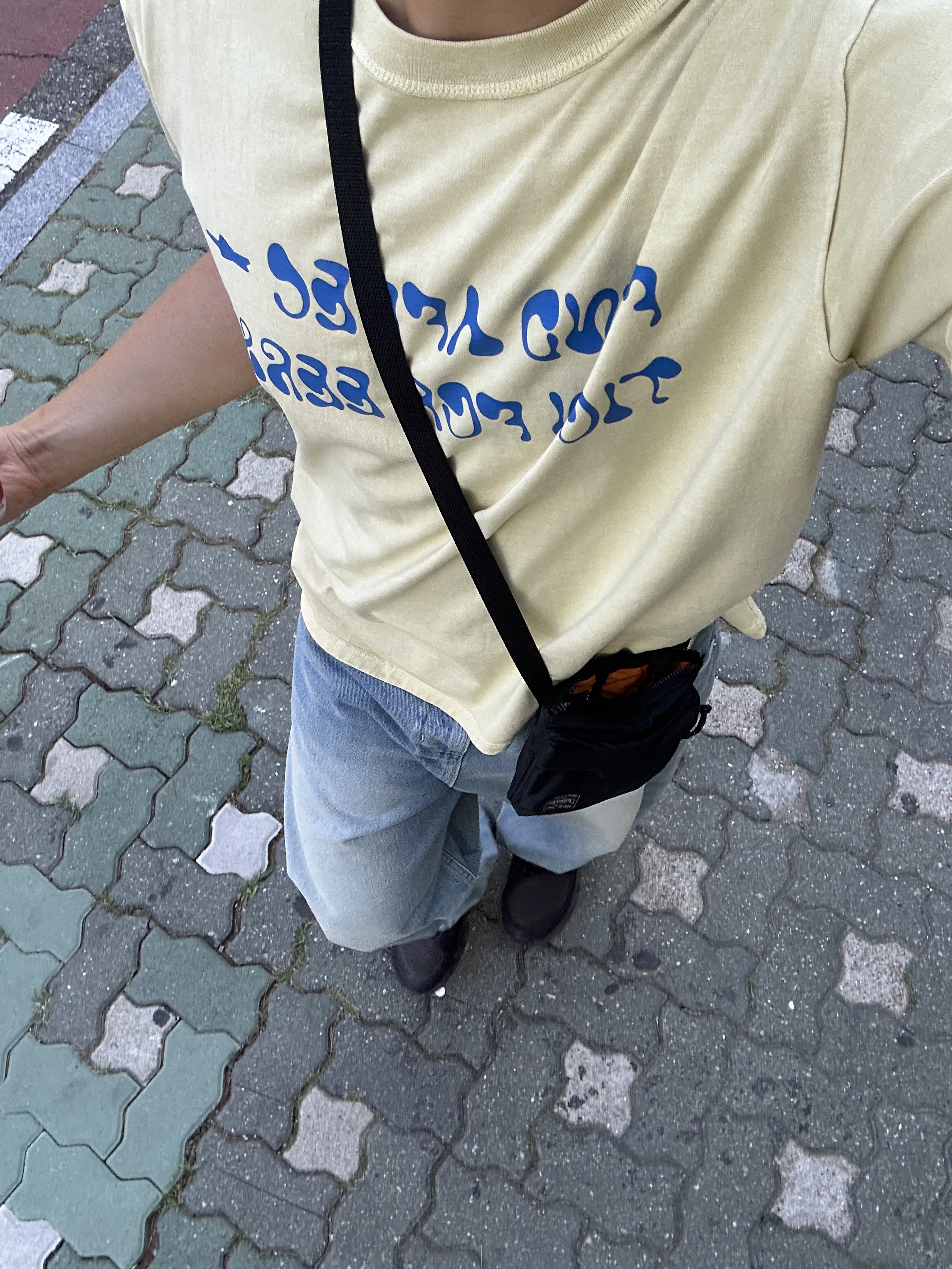 Hatchingroom Curve Jeans Bleached Blue 착용 스타일