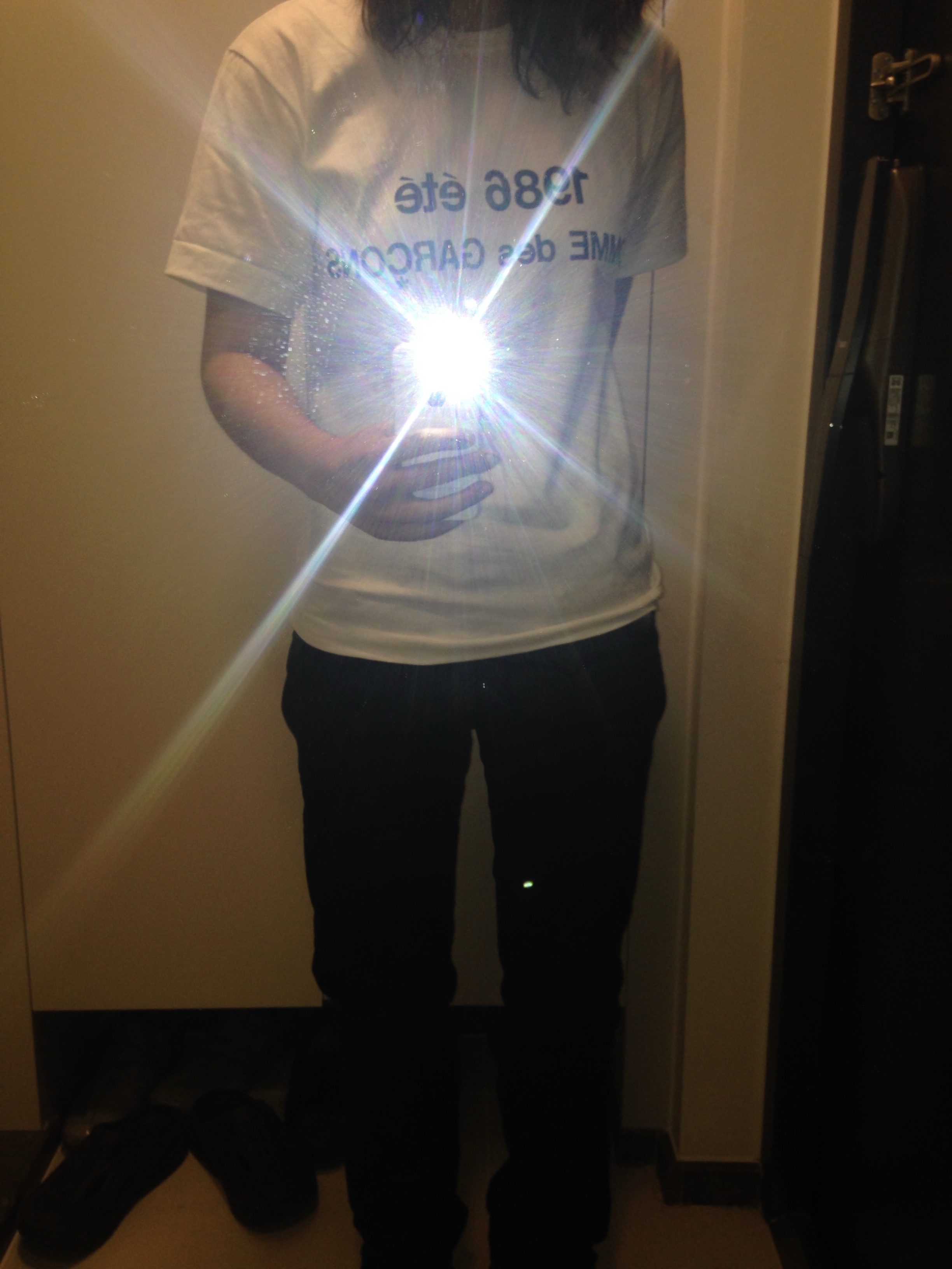 CDG 1986 Comme des Garcons T-Shirt White, Nike Shox R4 Black Bright Crimson 착용 스타일 - 3