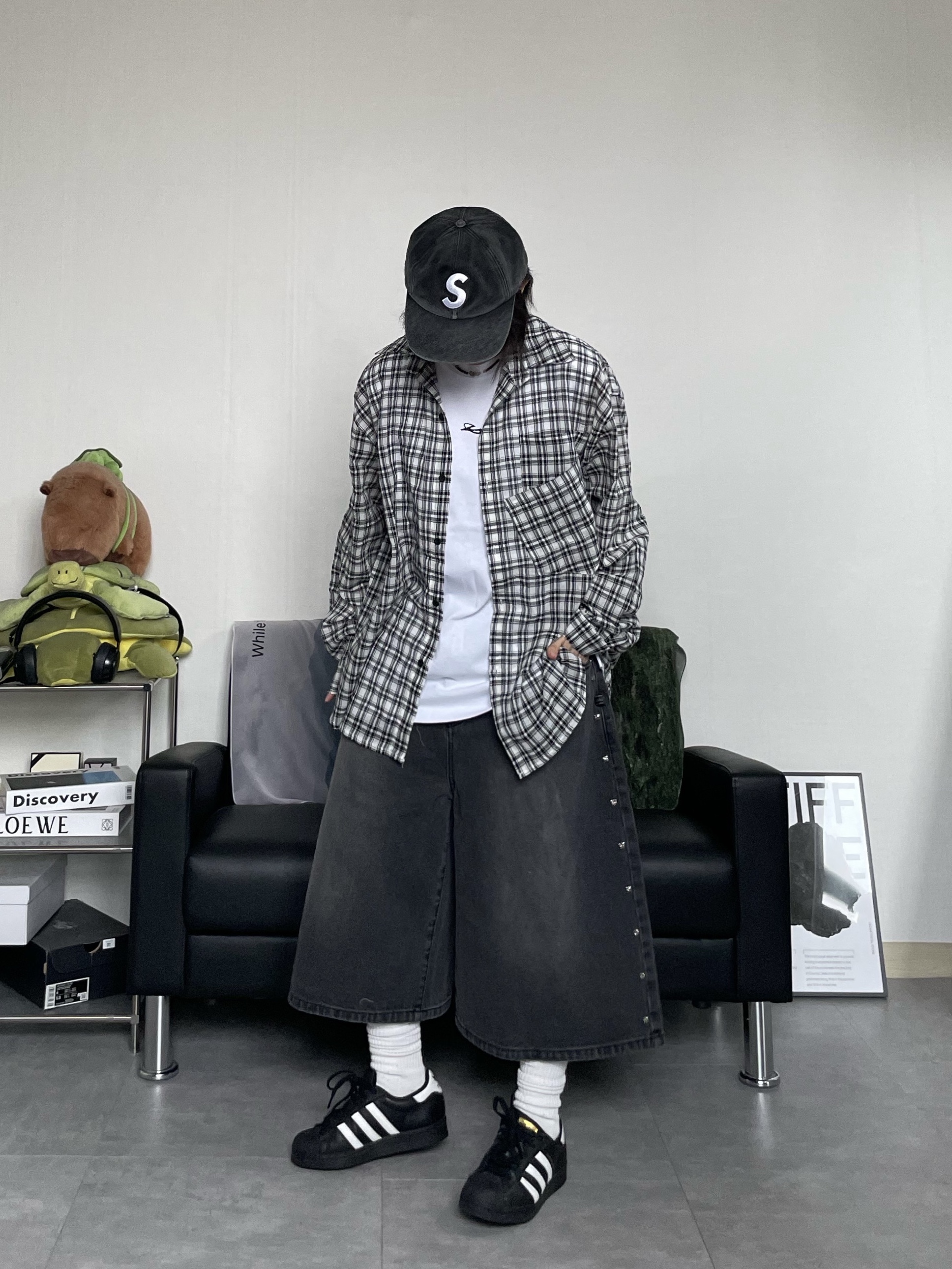 Supreme Pigment Canvas S Logo 6-Panel Black - 23SS, Adidas Superstar Core Black White 착용 스타일 - 6