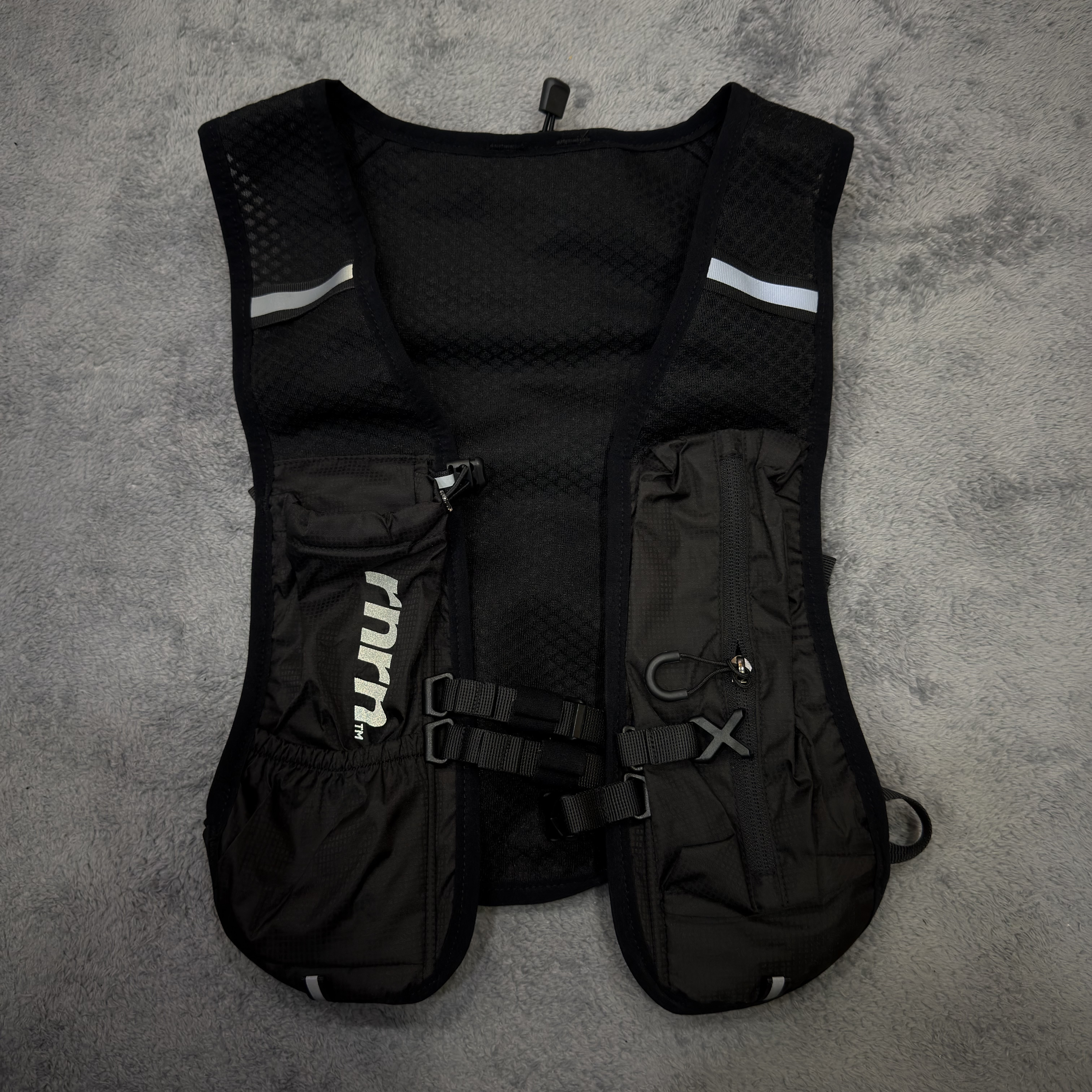 rnrn UL Vest Black 착용 스타일 - 3