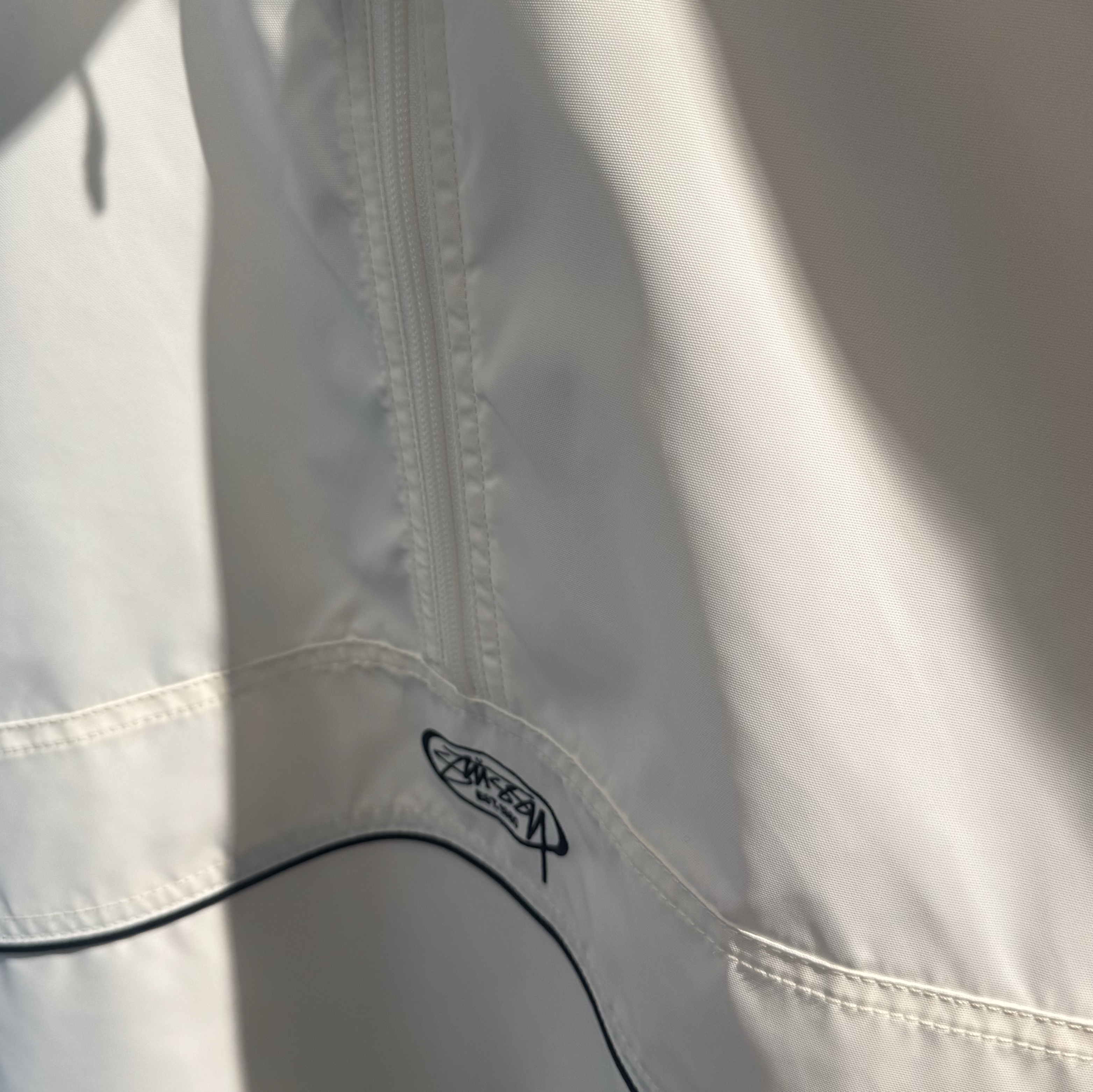 Stussy Lightweight Pullover Jacket White 착용 스타일