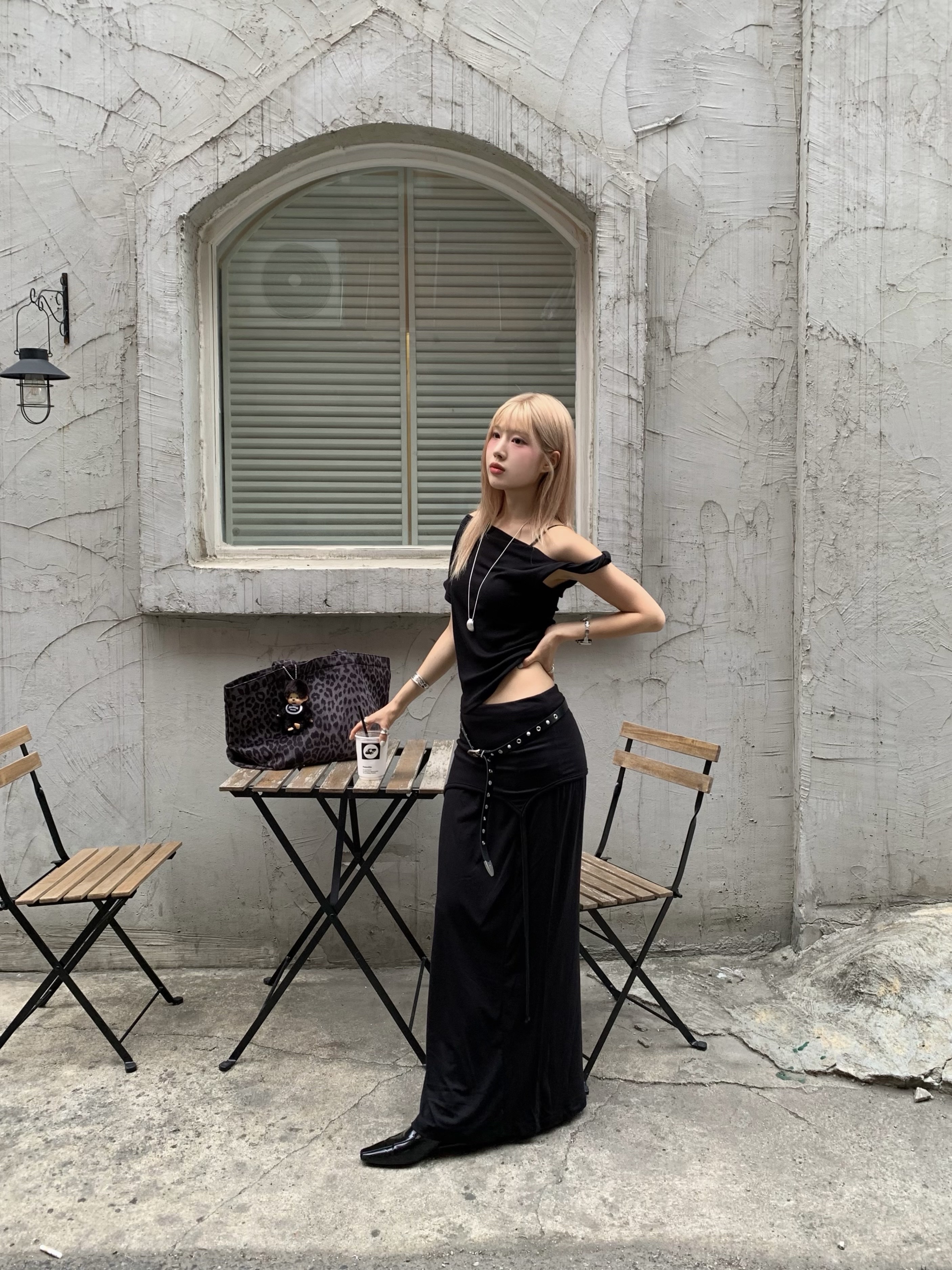 MILLO WOMEN Skinny Leather Western Belt Black 착용 스타일 - 3