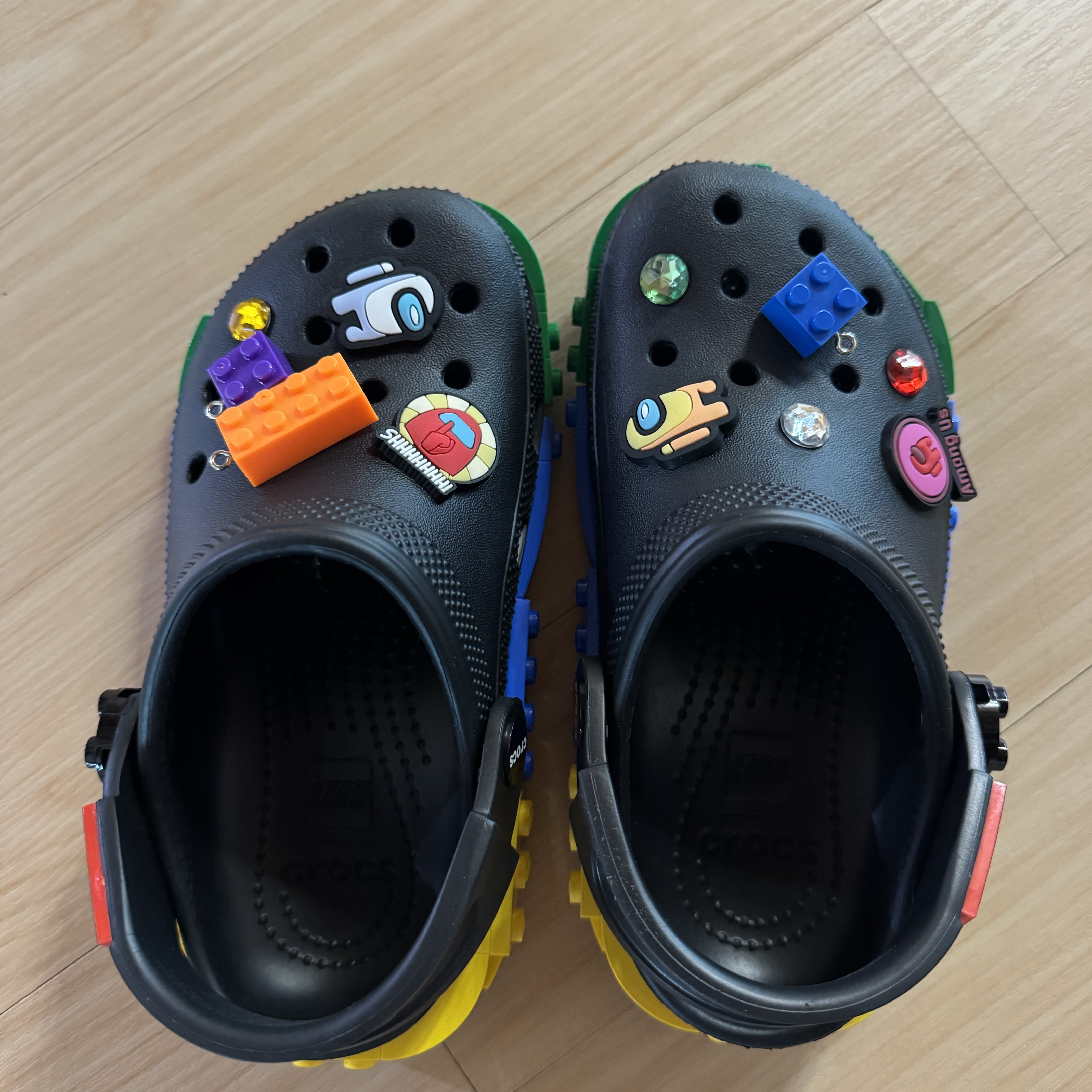 (Kids) Crocs x Lego Creativity Clog Black 착용 스타일