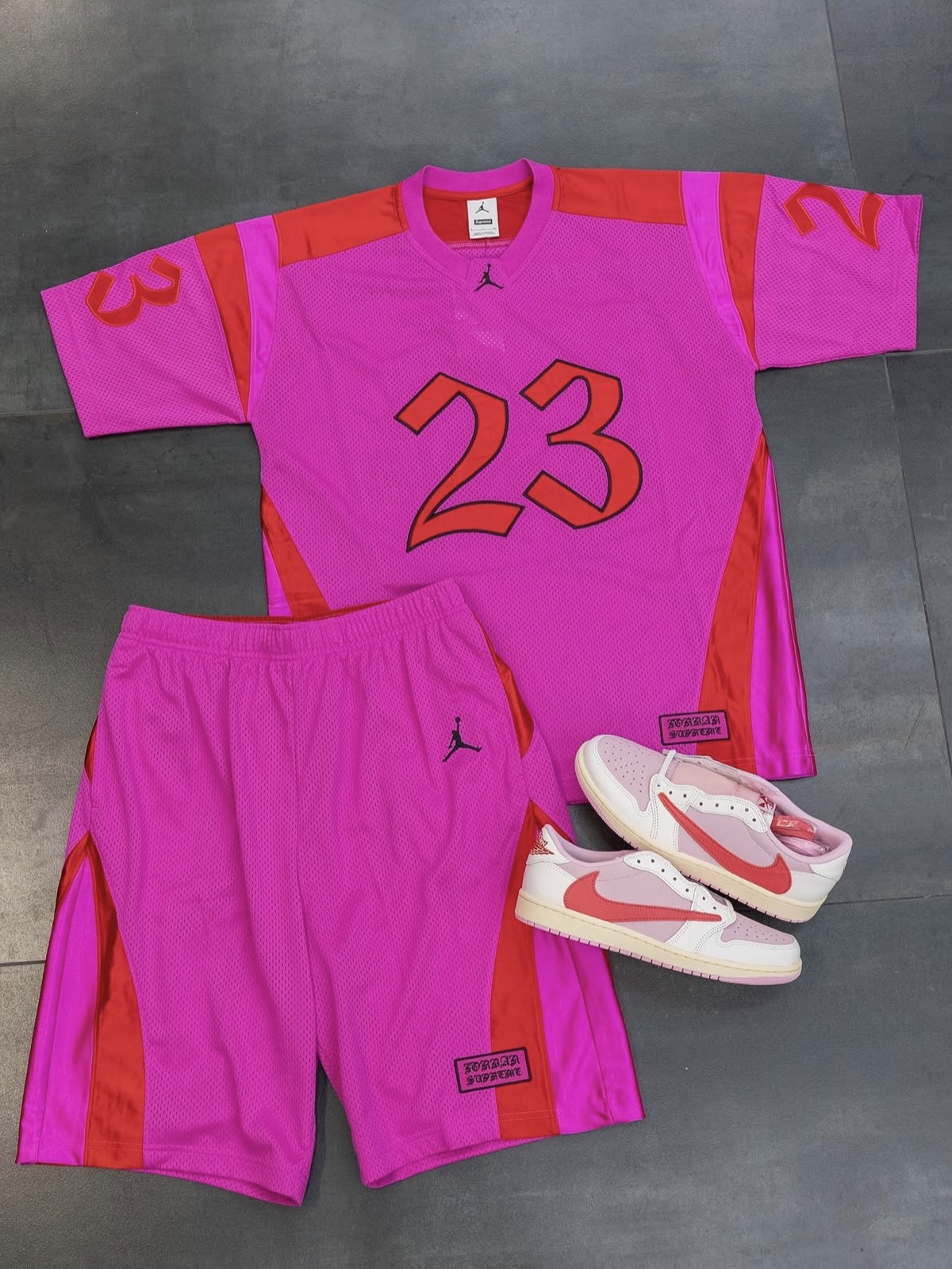 Supreme x Jordan Warm Up Jersey Pink - 26SS 착용 스타일 - 2