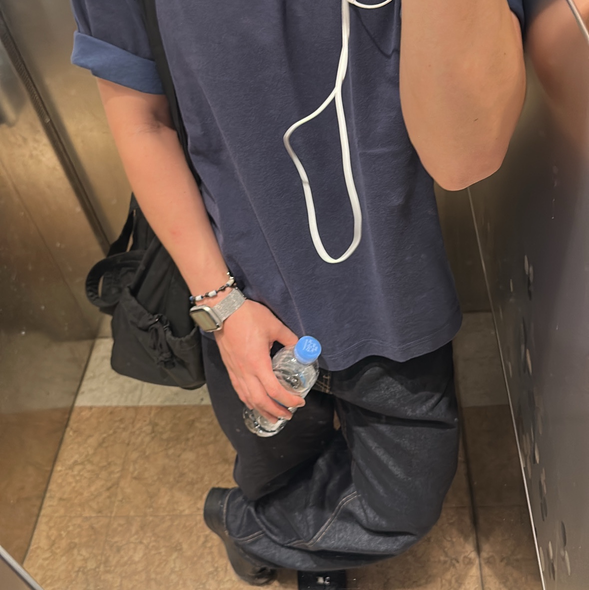 Uniqlo x JW Anderson Bi-Color T-Shirt Navy 착용 스타일