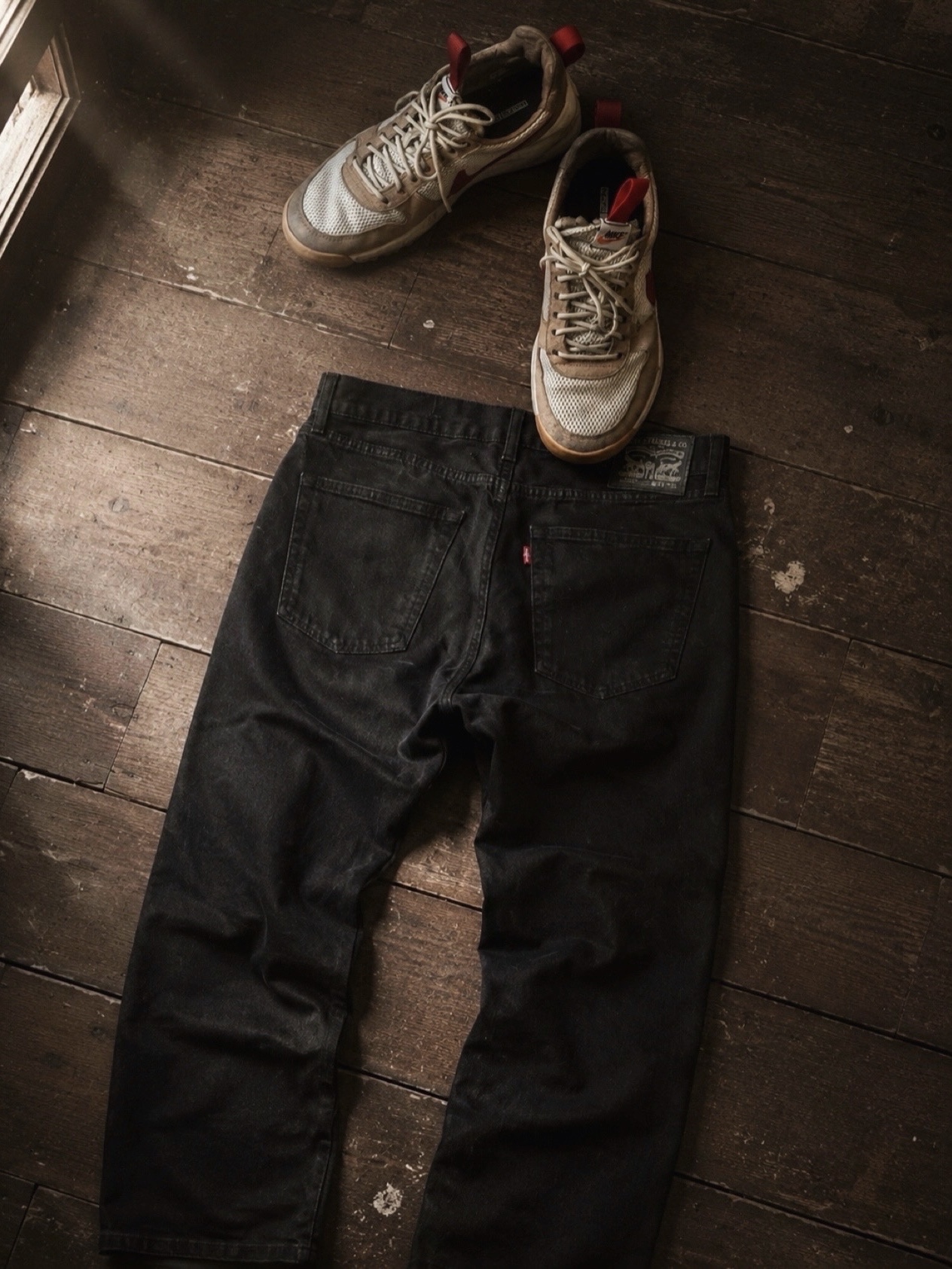 Nike x Tom Sachs Mars Yard Shoe 2.0 Space Camp, Levi's 505 Regular Fit Jeans Dark Indigo 착용 스타일 - 1