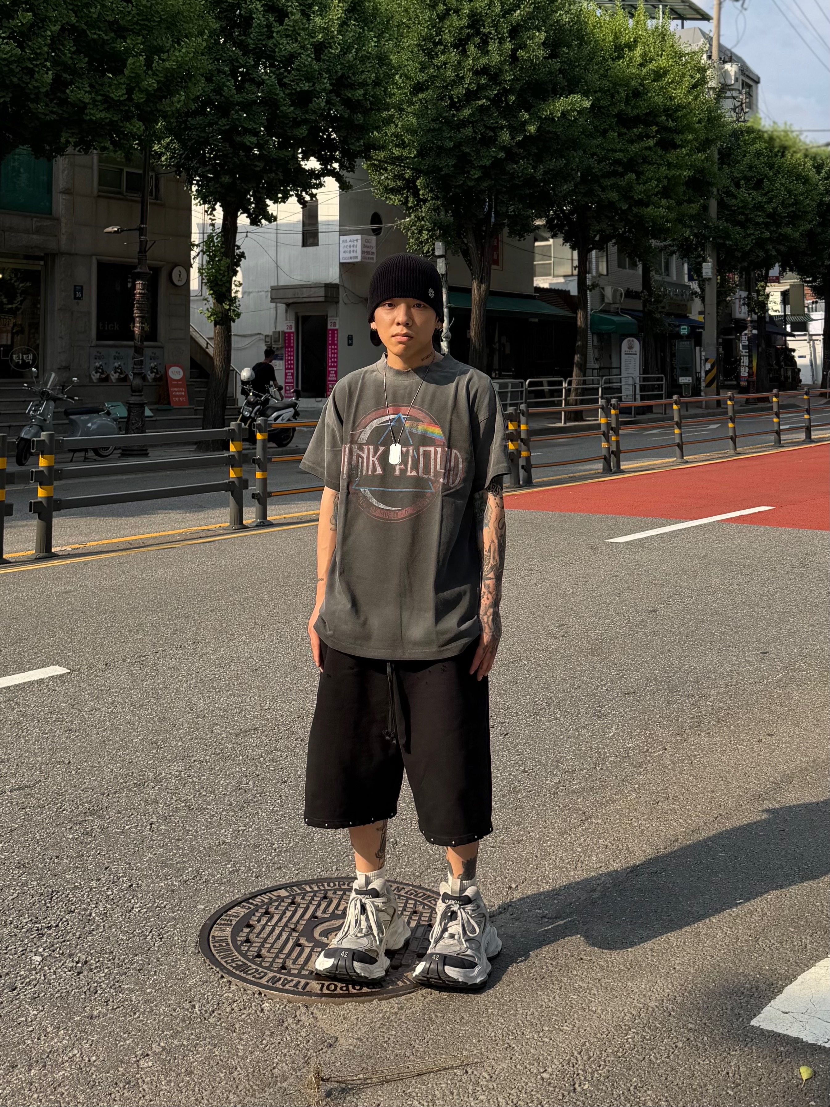 Balenciaga 10XL Sneakers Grey White Red 착용 스타일 - 6