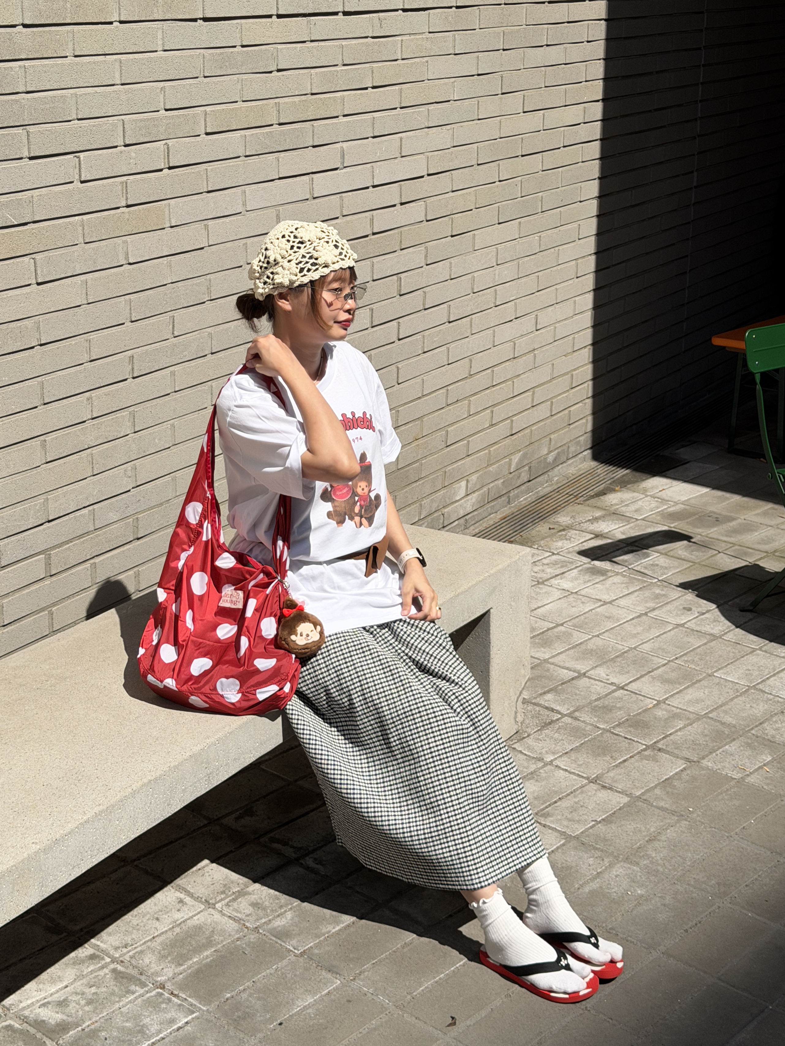 (W) Uniqlo x Cecilie Bahnsen Shirring Dress Off White, (W) Uniqlo UT x Monchhichi Graphic Relax Fit T-Shirt Off White 착용 스타일 - 3