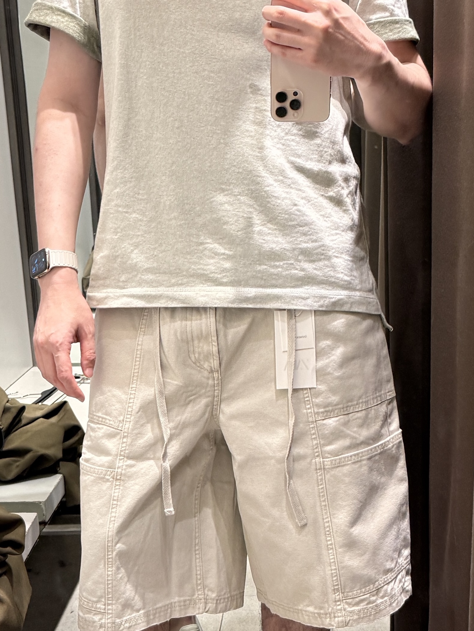 Uniqlo x JW Anderson Bi-Color T-Shirt Natural 착용 스타일 - 1