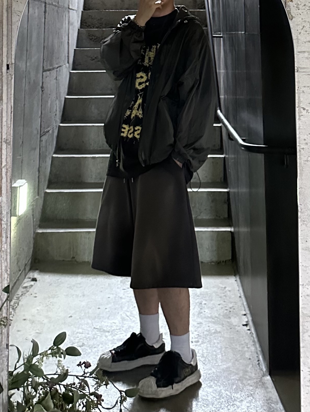 Maison Mihara Yasuhiro Blakey OG Sole Canvas Low-top Sneakers Black White, Maison Mihara Yasuhiro Blakey OG Sole Leather Low-top Sneakers Black 착용 스타일 - 4