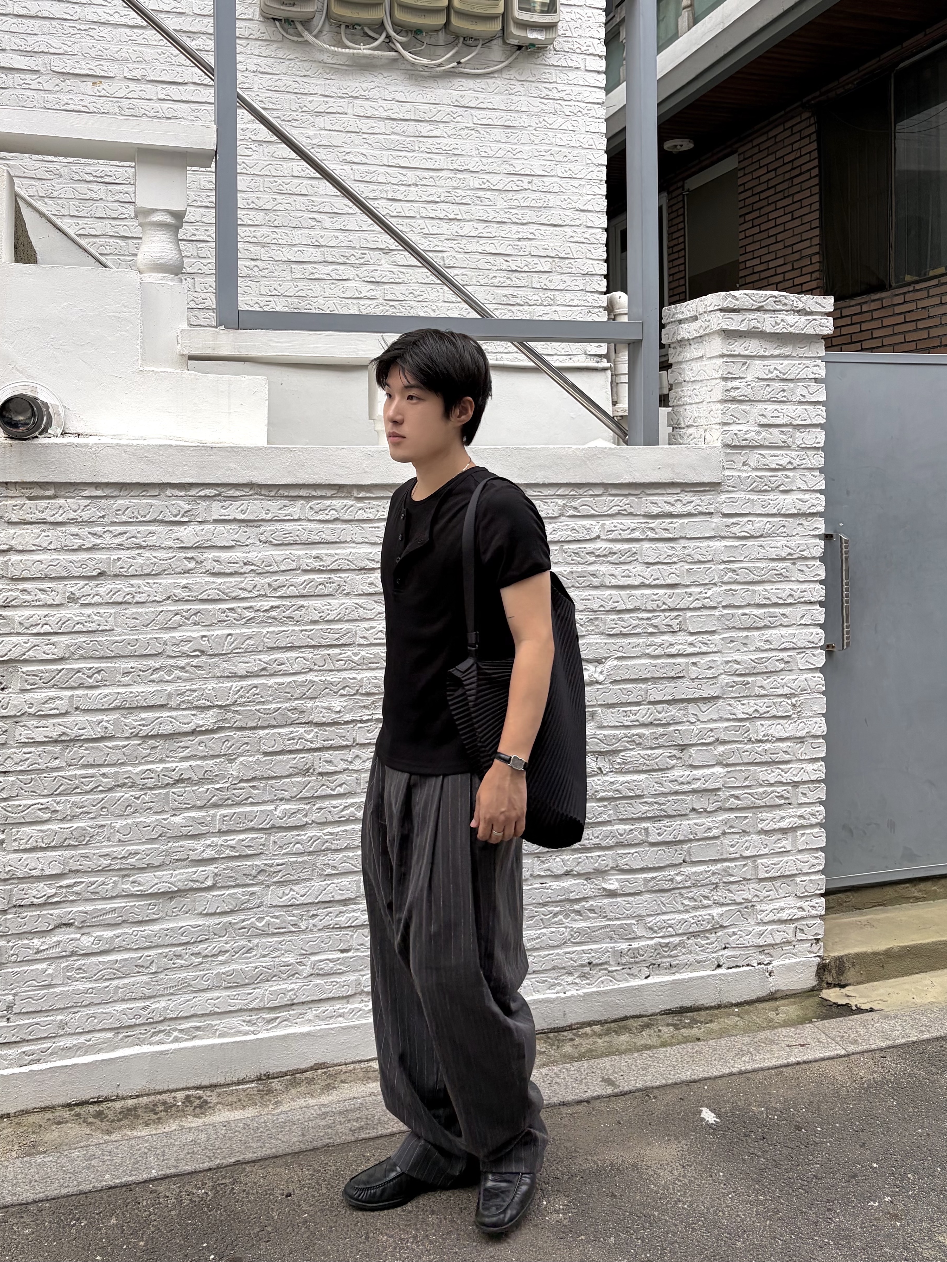 noun Wide Tapered Pants Stripe Charcoal, TOWTOW.ARCHIVE Timeless Twist Wristlet 4.0 Brown&Silver 착용 스타일 - 3