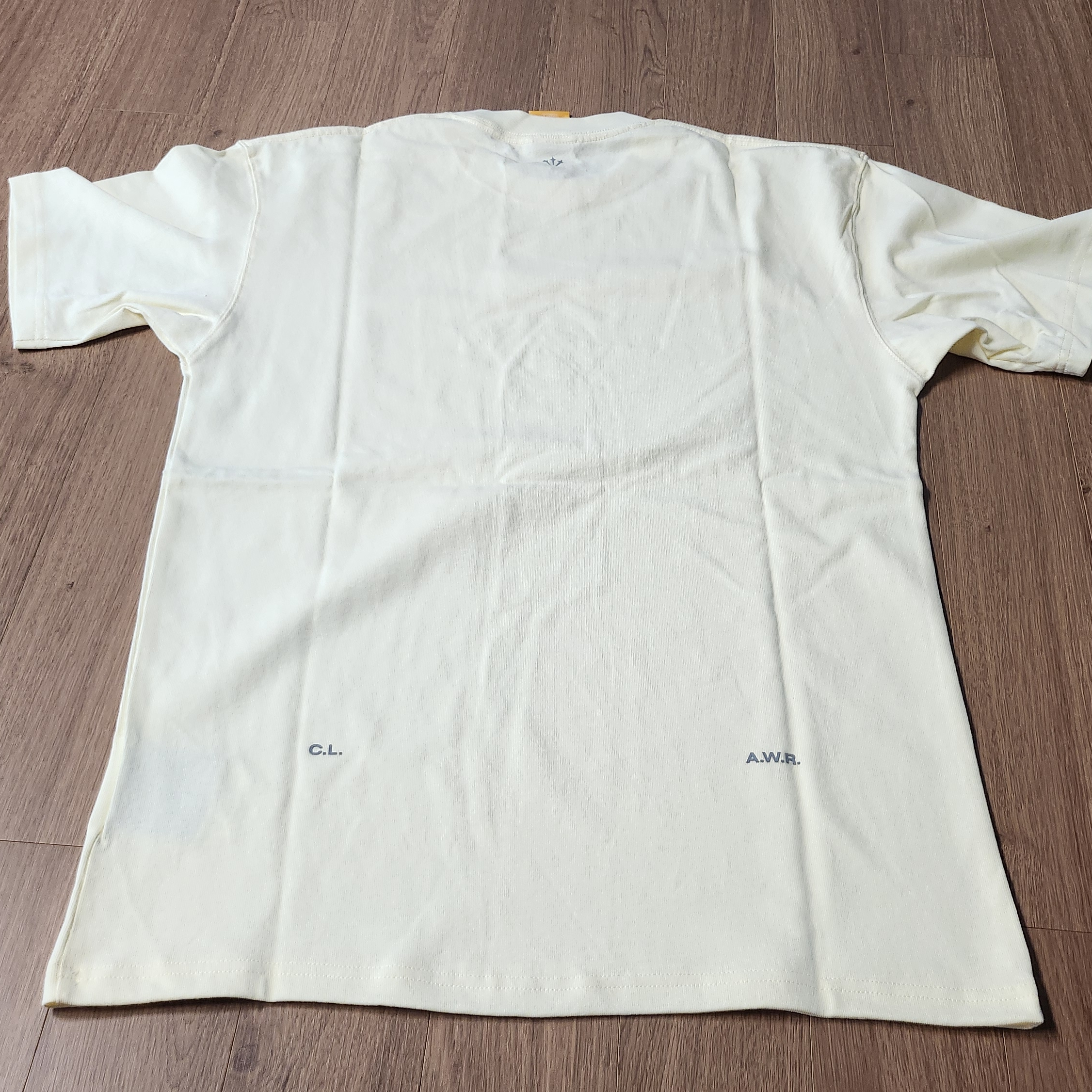 Nike x Drake Nocta Cardinal Nylon Shorts Pale Yellow Alabaster (FN8194-744), Nike x Drake Nocta Forza Big Body CS T-Shirt Pale Yellow 착용 스타일 - 3