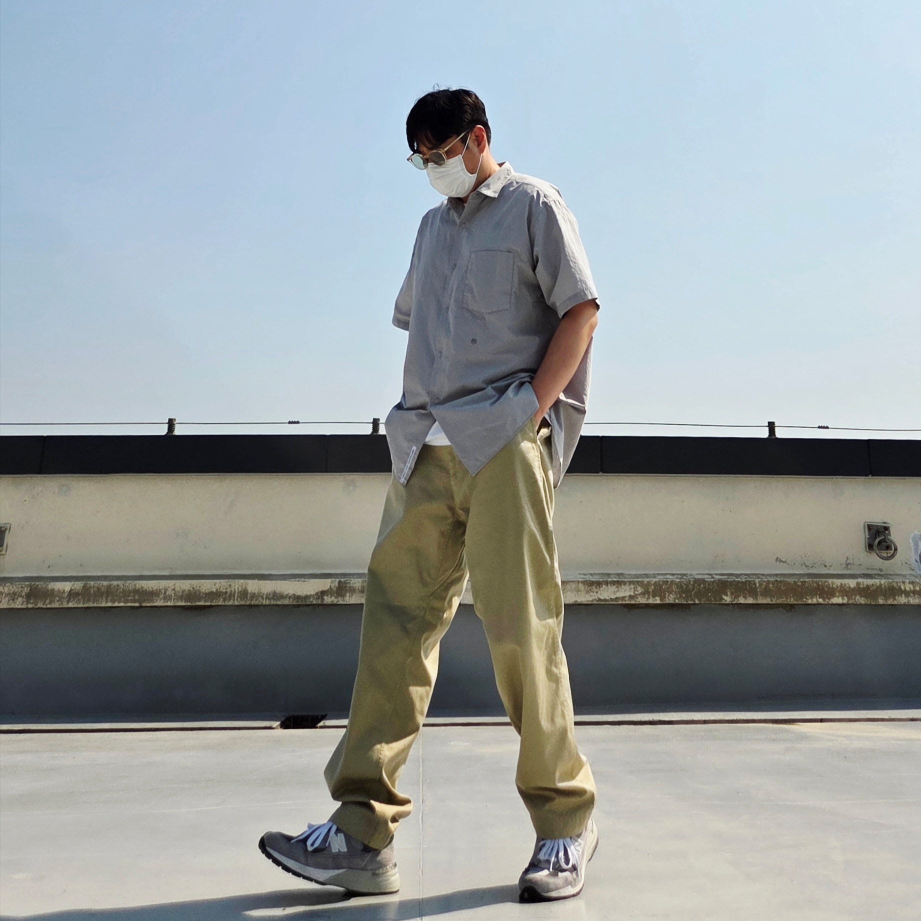 Nanamica Wide Chino Pants Khaki, New Balance 992 Made in USA Core Grey Silver Metallic 착용 스타일 - 4