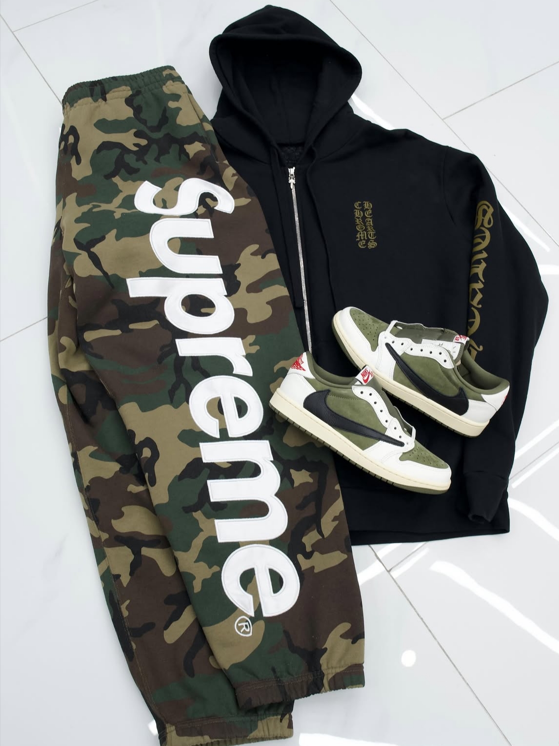 Supreme Satin Applique Sweatpant Woodland Camo - 26SS, Jordan 1 x Travis Scott Retro Low OG SP Reverse Olive 착용 스타일