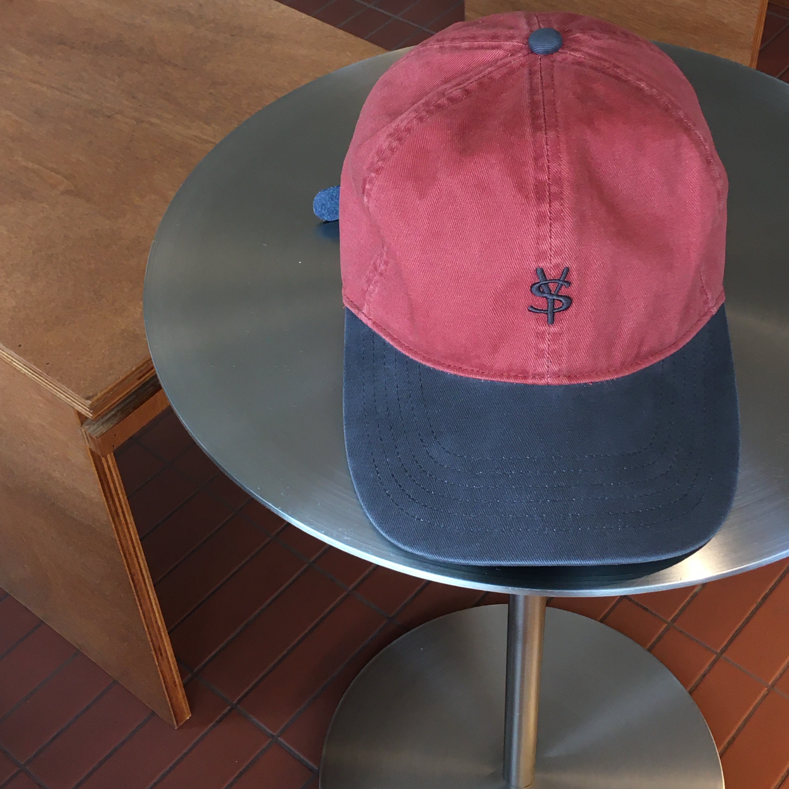 Sunday Ceremony Sy Classic Vintage Logo Cap - Red Black 착용 스타일 - 2