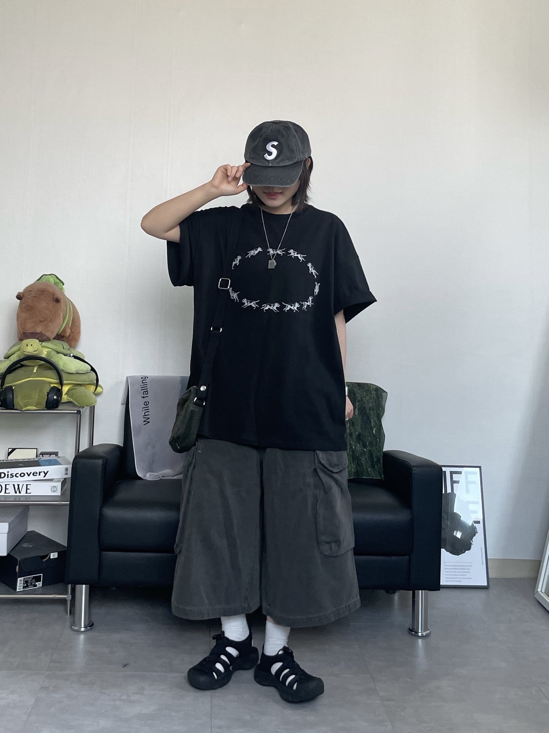 Supreme Pigment Canvas S Logo 6-Panel Black - 23SS, (W) Keen Newport H2 Triple Black 착용 스타일 - 1