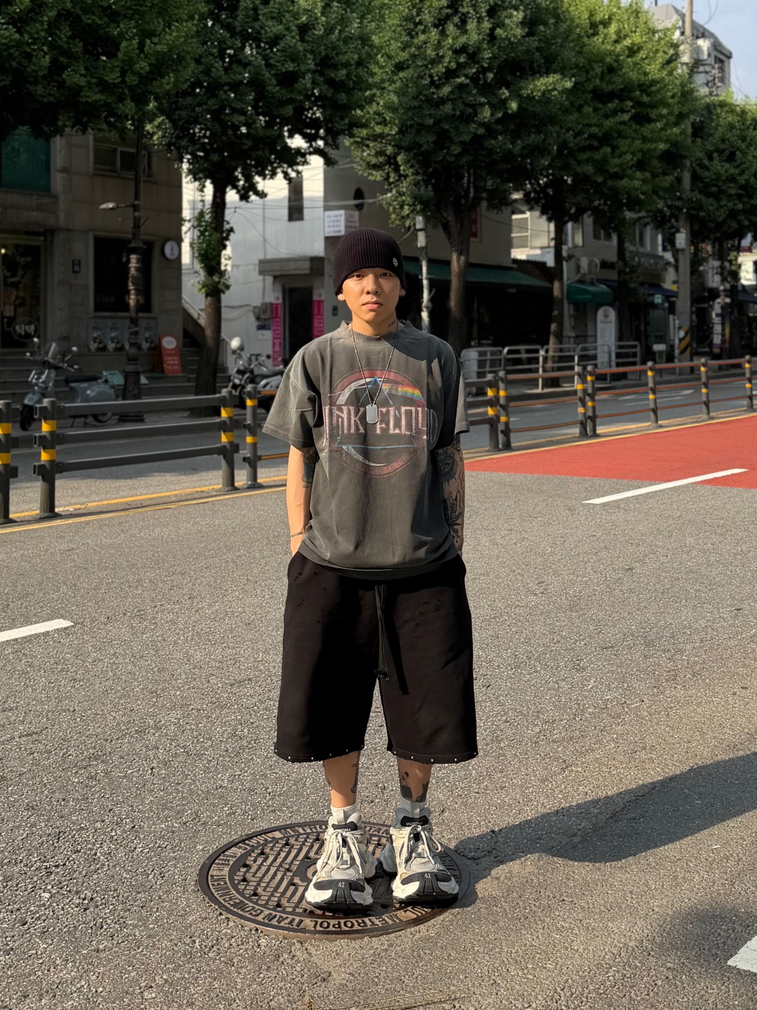 Balenciaga 10XL Sneakers Grey White Red 착용 스타일 - 5