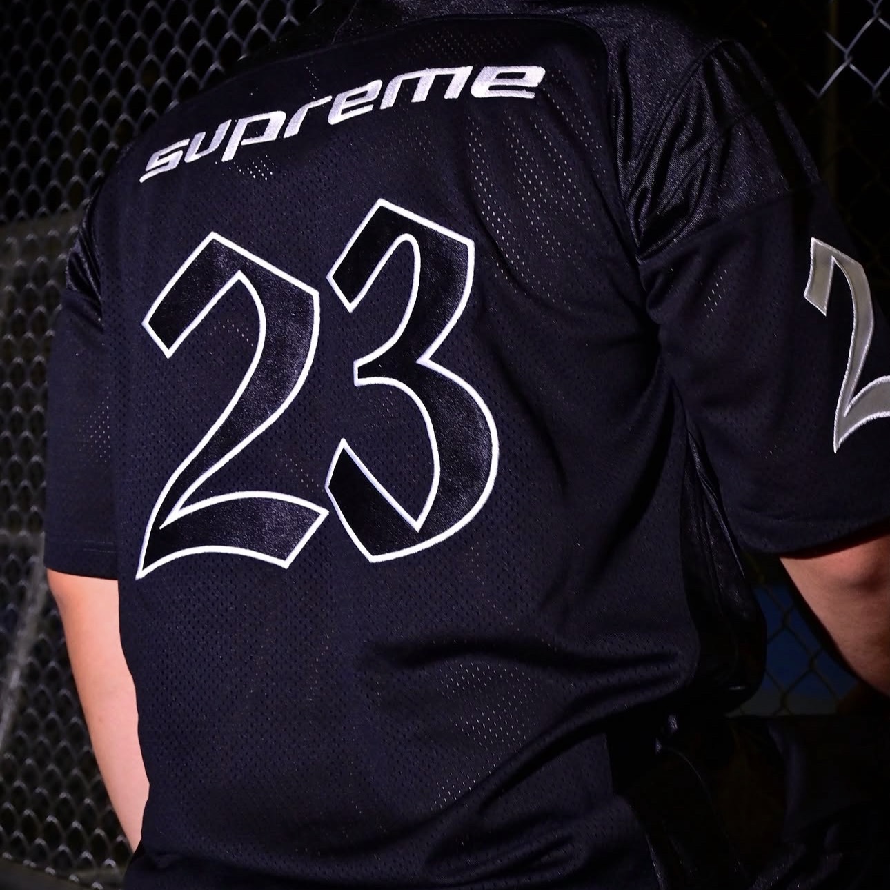 Supreme x Jordan Warm Up Jersey Black - 26SS 착용 스타일 - 4