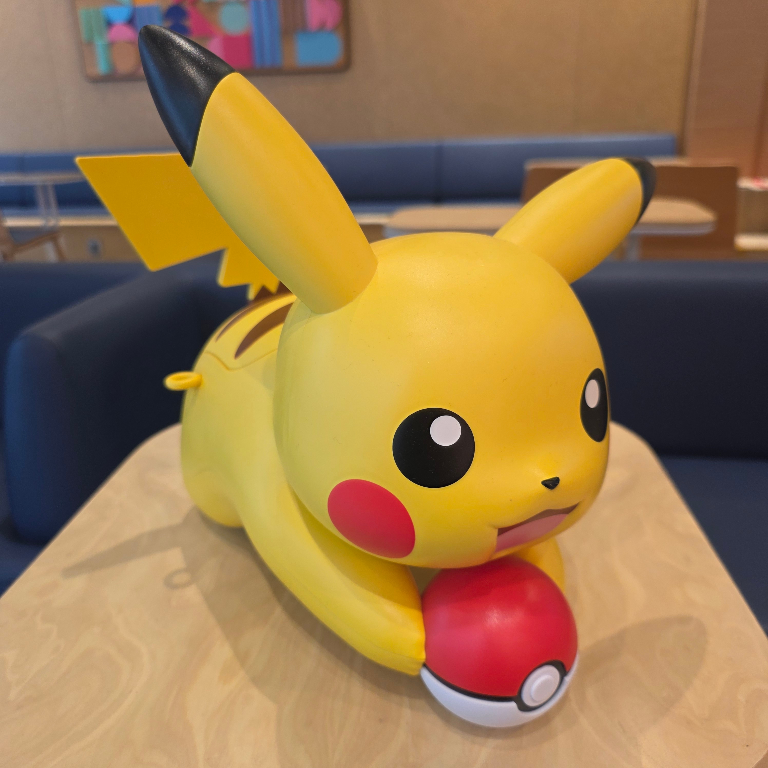 Baskin Robbins x Pokemon Pikachu Happy Container 착용 스타일 - 1