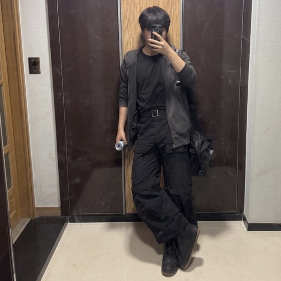 Balenciaga Flared Cargo Pants Black, Nike SF Air Force 1 Black Gum 착용 스타일