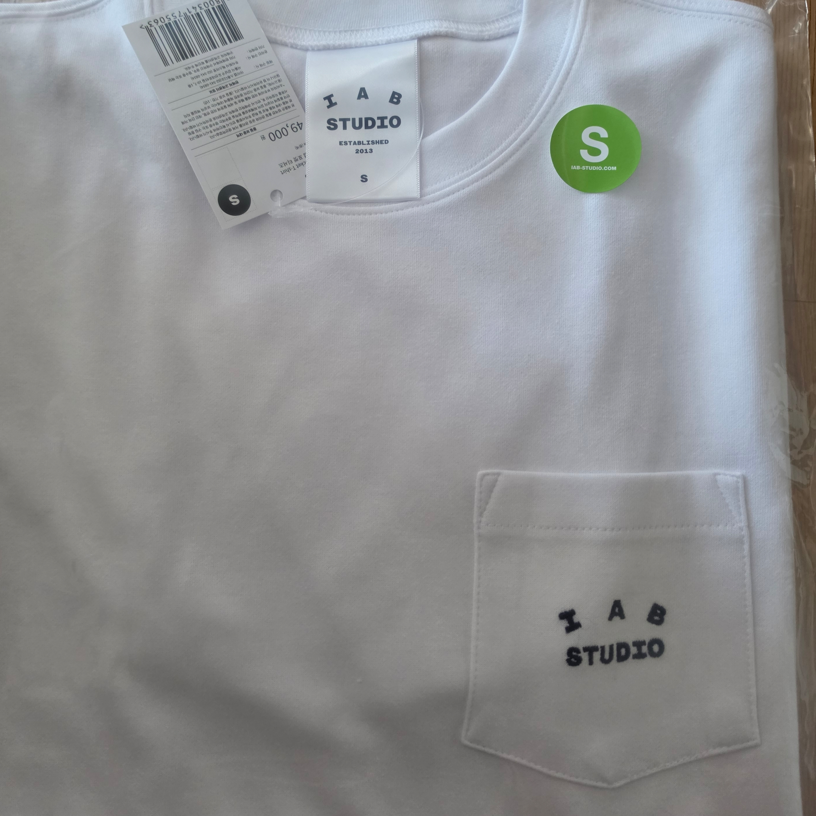 IAB Studio IAB Pocket T-shirt White 착용 스타일