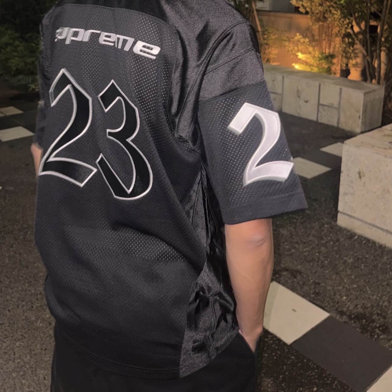 Supreme x Jordan Warm Up Jersey Black - 26SS 착용 스타일 - 2