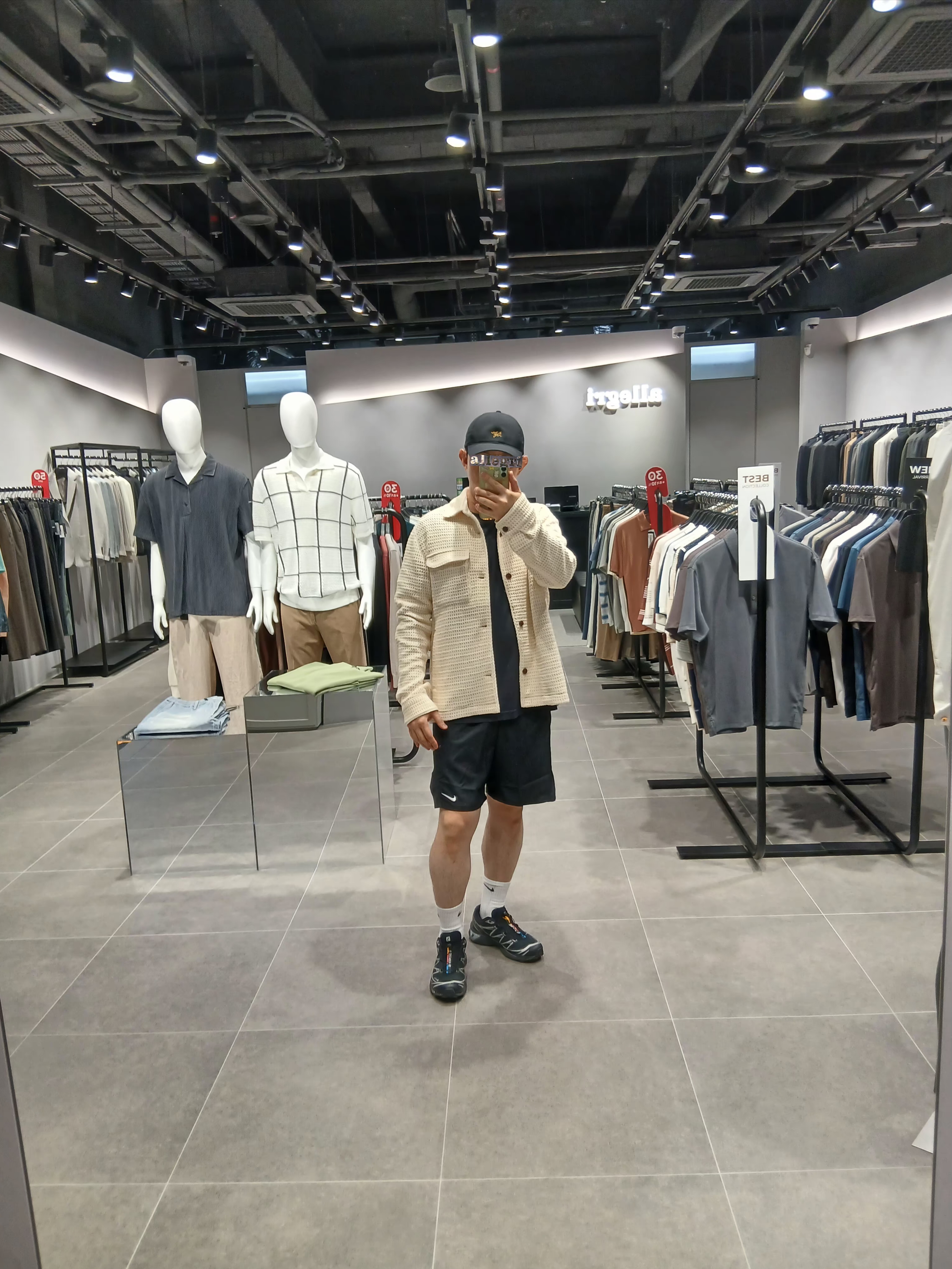 Arc'teryx Small Bird Cap Black, Nike Dri-Fit Park 7 T-Shirt Black 착용 스타일 - 5