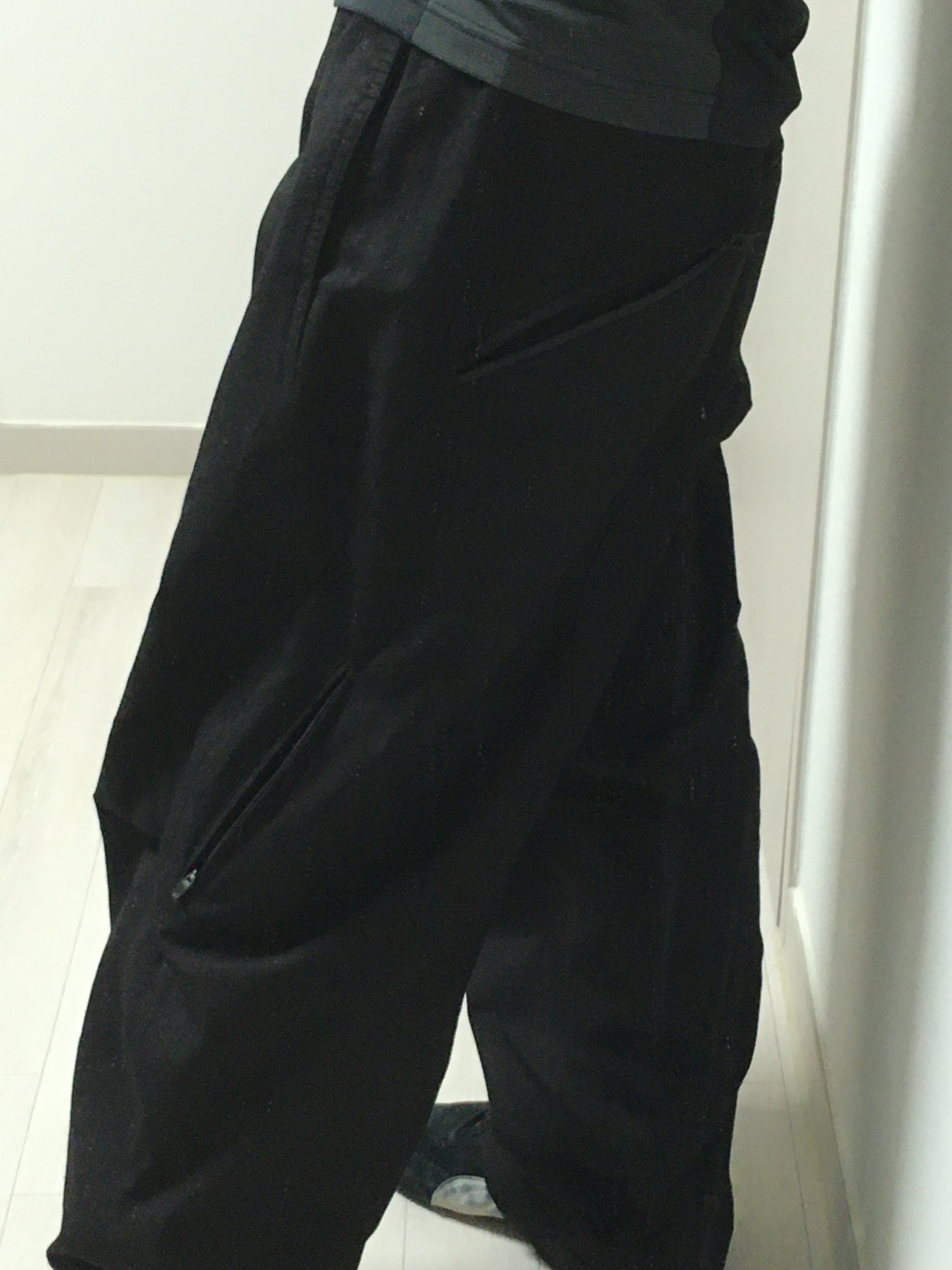 Montbell Wickron UV-Tect Long Sleeve T-Shirt Dark Gray, Sansan Gear Back Pocket Pants Black 착용 스타일 - 2