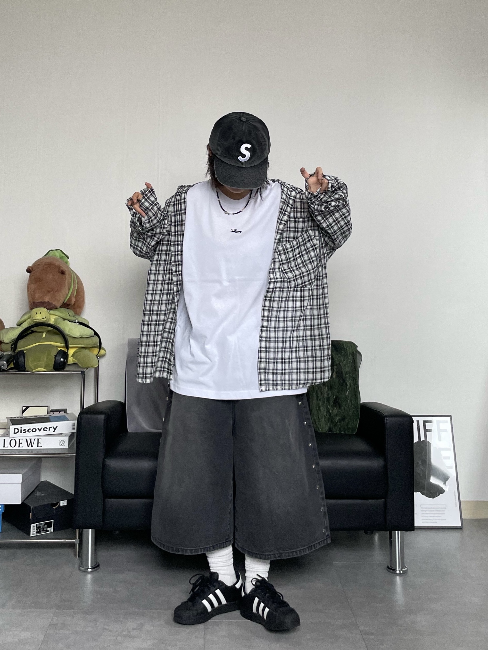 Supreme Pigment Canvas S Logo 6-Panel Black - 23SS, Adidas Superstar Core Black White 착용 스타일 - 3