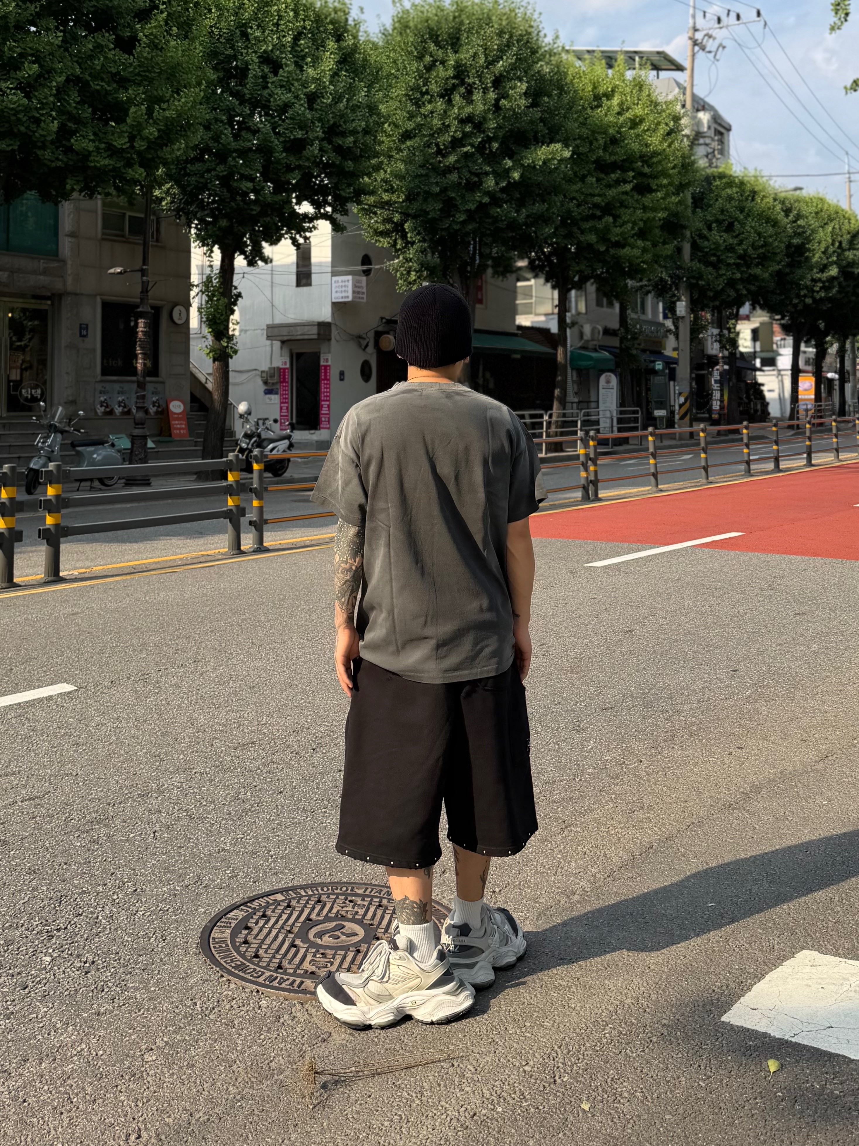 Balenciaga 10XL Sneakers Grey White Red 착용 스타일 - 8
