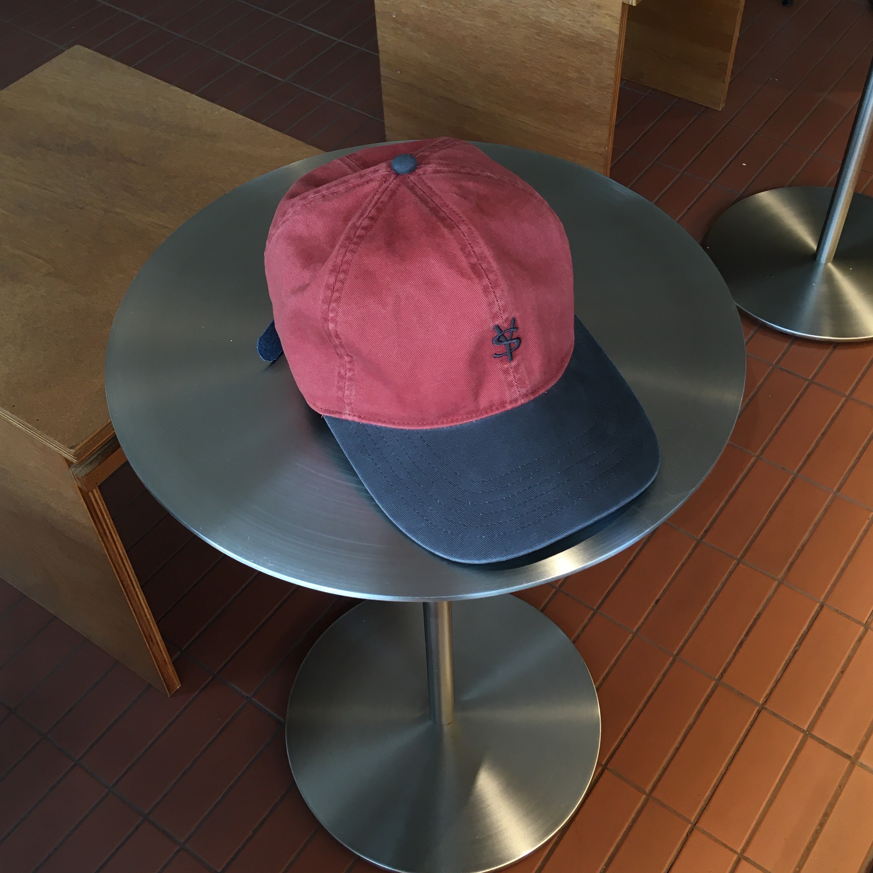Sunday Ceremony Sy Classic Vintage Logo Cap - Red Black 착용 스타일 - 3