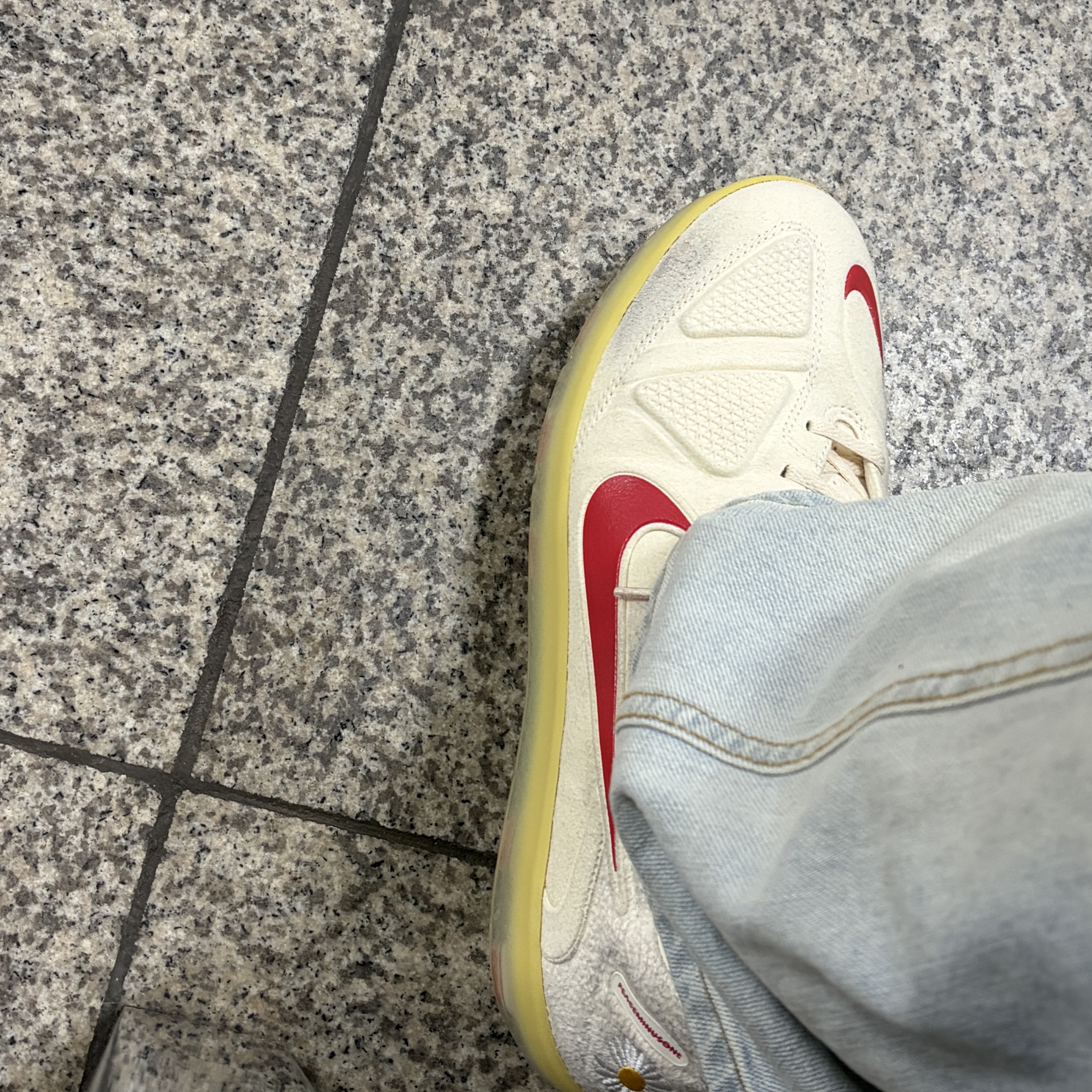 Nike x Peaceminusone Cryoshot CTR360 Natural and University Red 착용 스타일 - 1