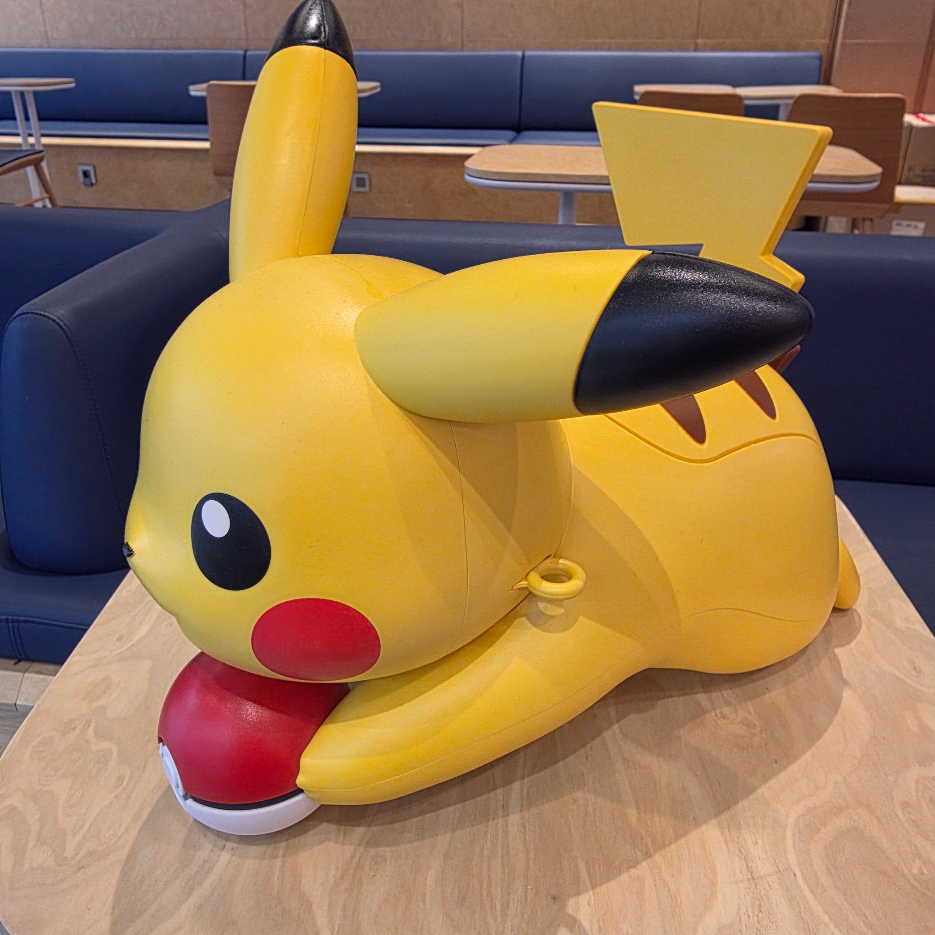Baskin Robbins x Pokemon Pikachu Happy Container 착용 스타일 - 2