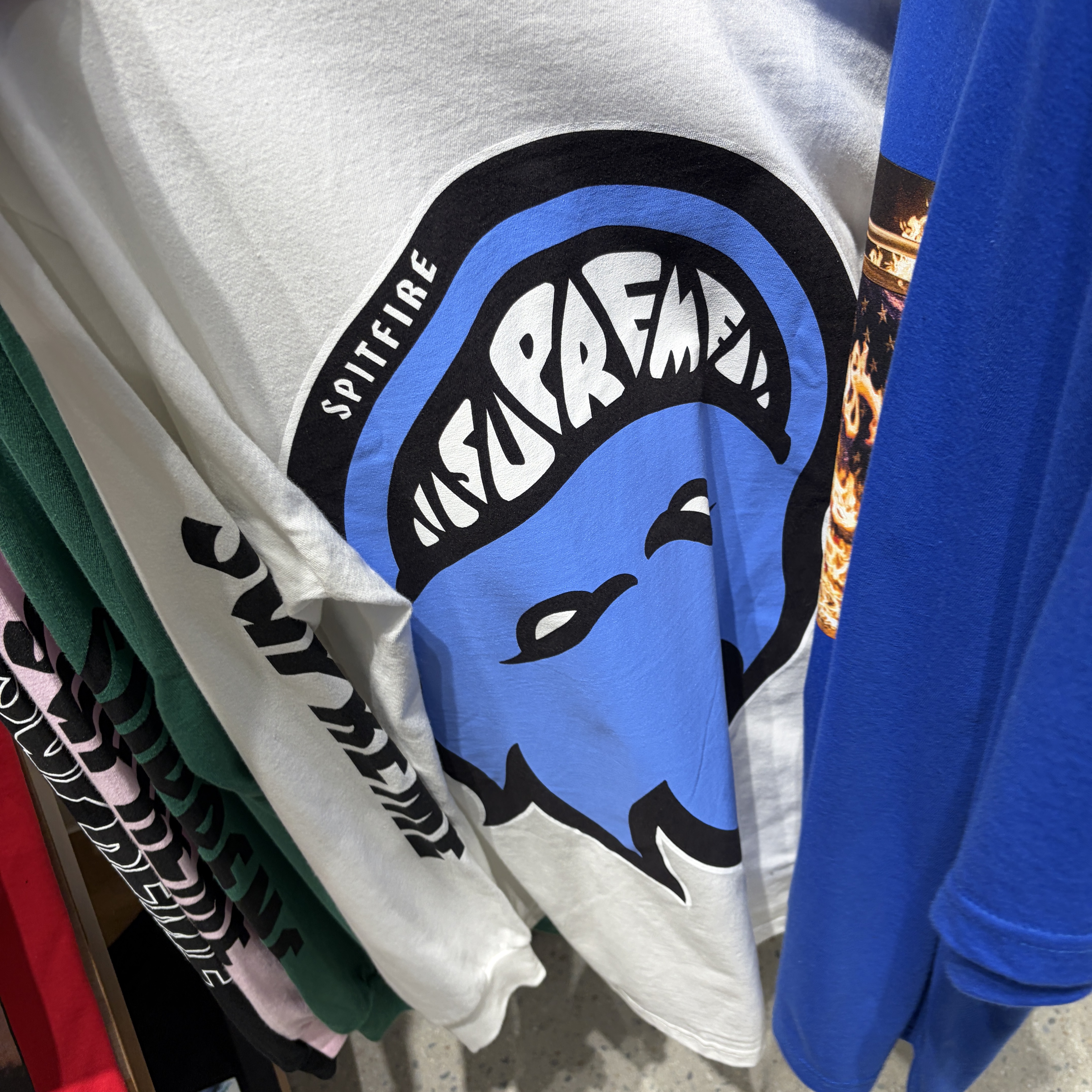 Supreme x Spitfire L/S T-Shirt White - 26SS 착용 스타일