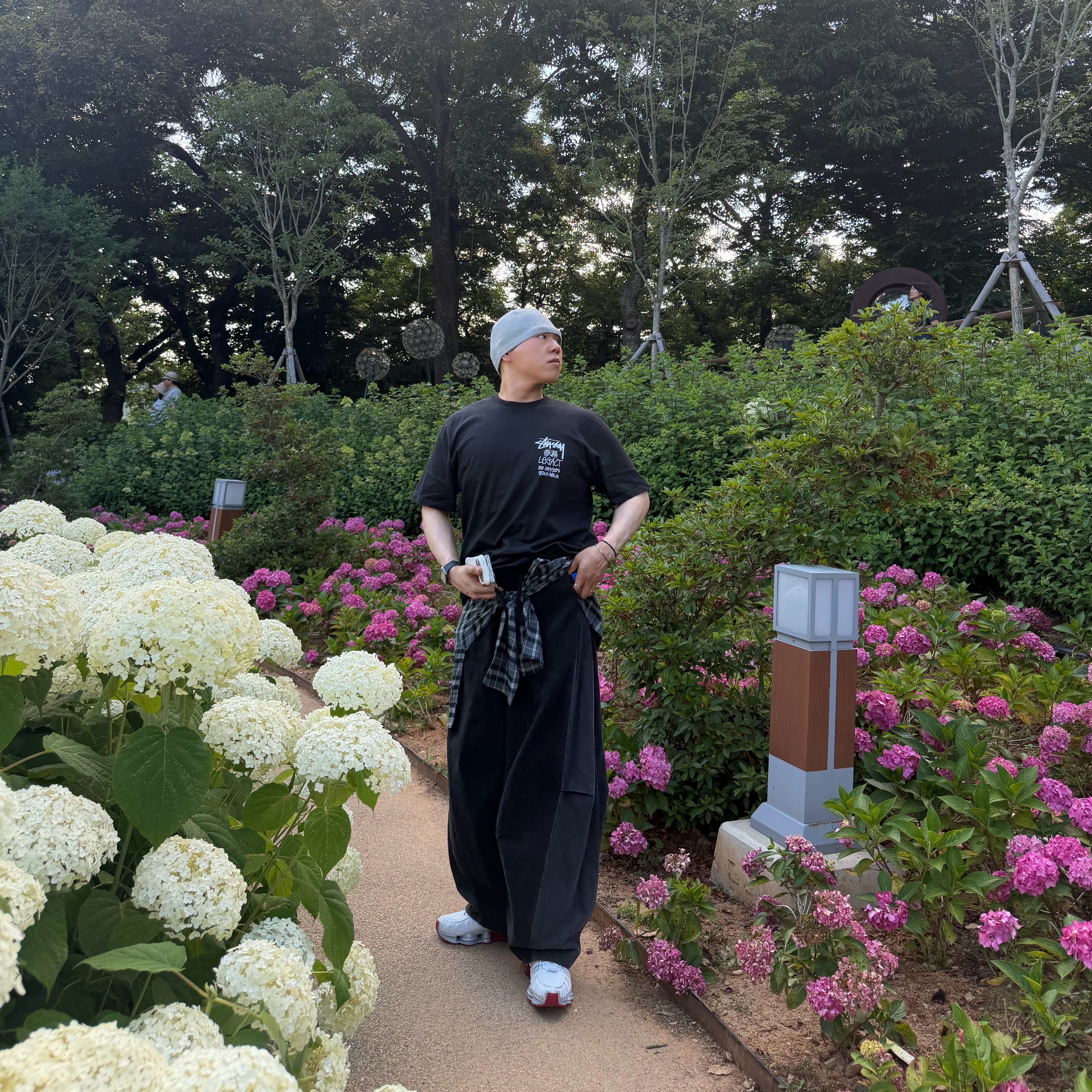 (W) Nike Shox TL Platinum Tint, Stussy x Our Legacy Surfman Pigment Dyed T-Shirt Black 착용 스타일 - 1