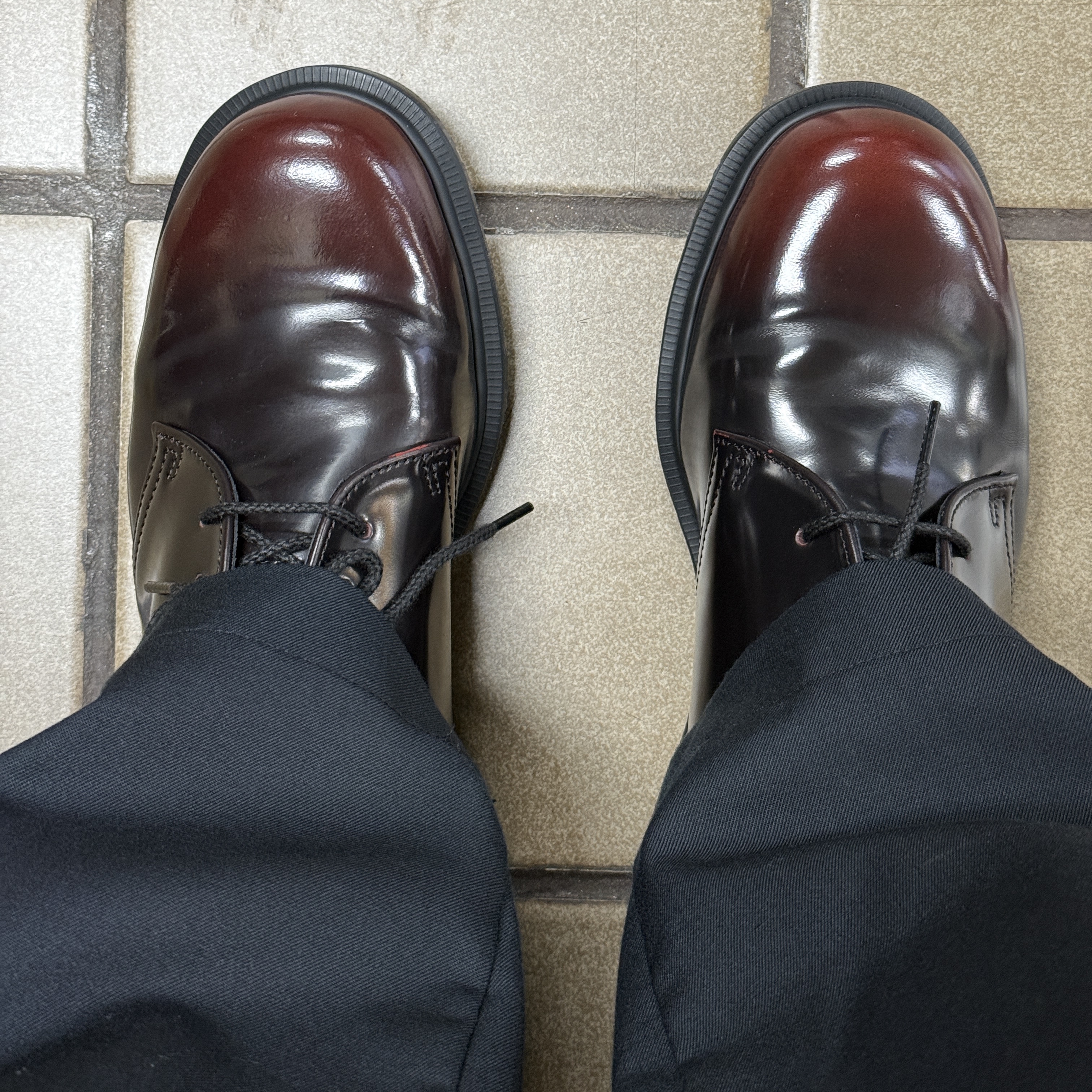 Dr. Martens Mayfare Rub Off Leather Shoes Cherry Red Arcadia 착용 스타일