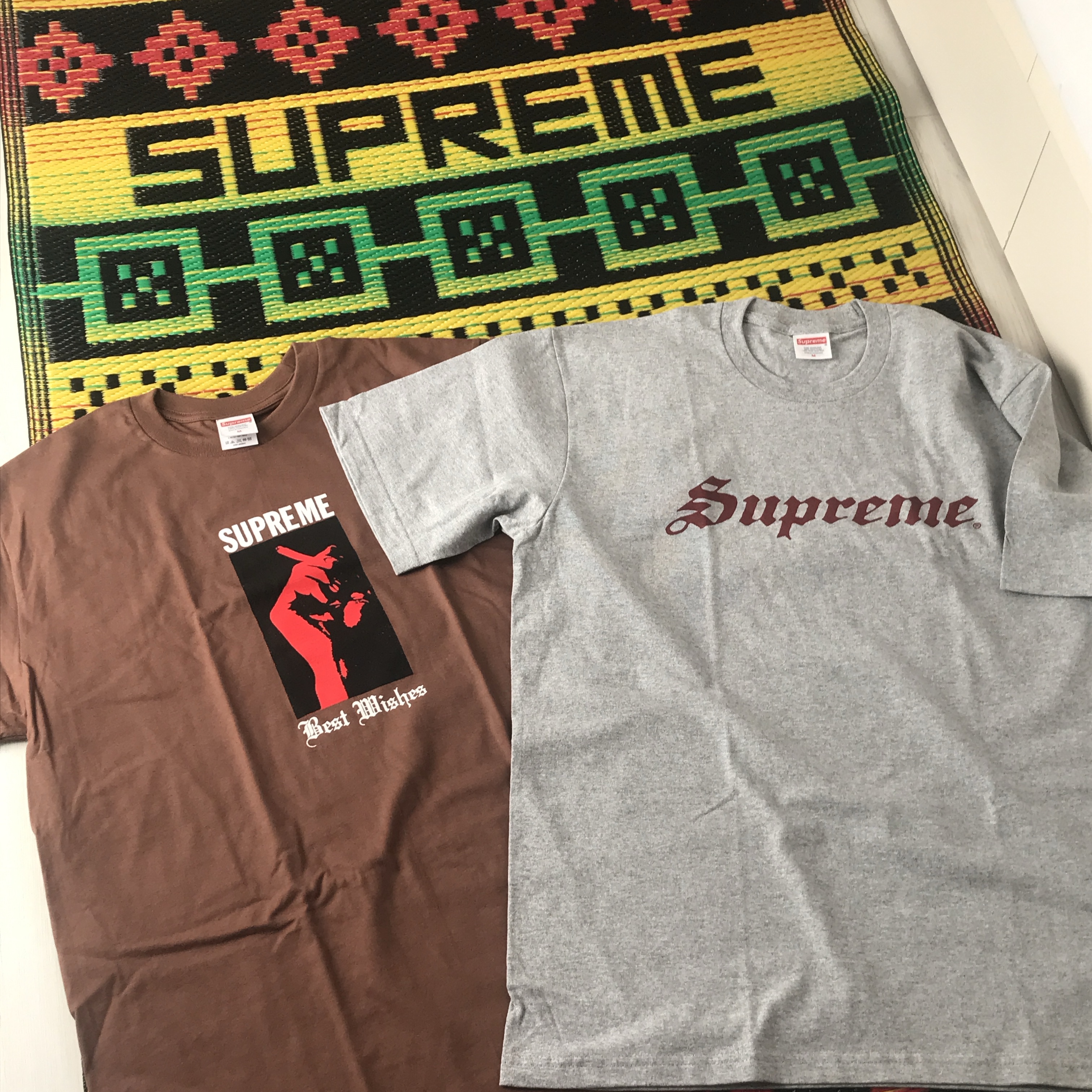 Supreme x Sosenap Plastic Mat Yellow - 26SS, Supreme Wish T-Shirt Brown - 26SS 착용 스타일