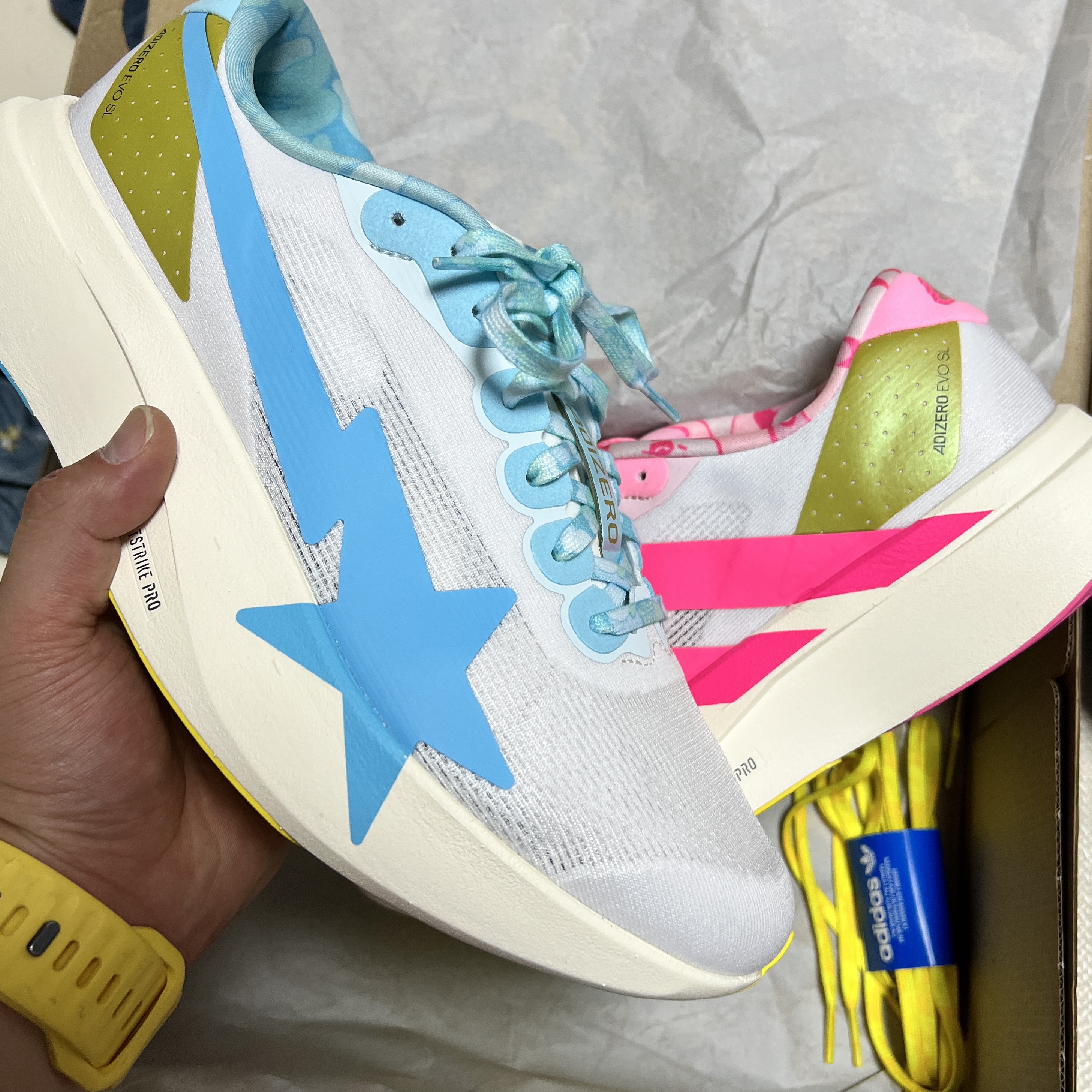 Adidas x BAPE Adizero EVO SL Core White Metallic Gold 착용 스타일