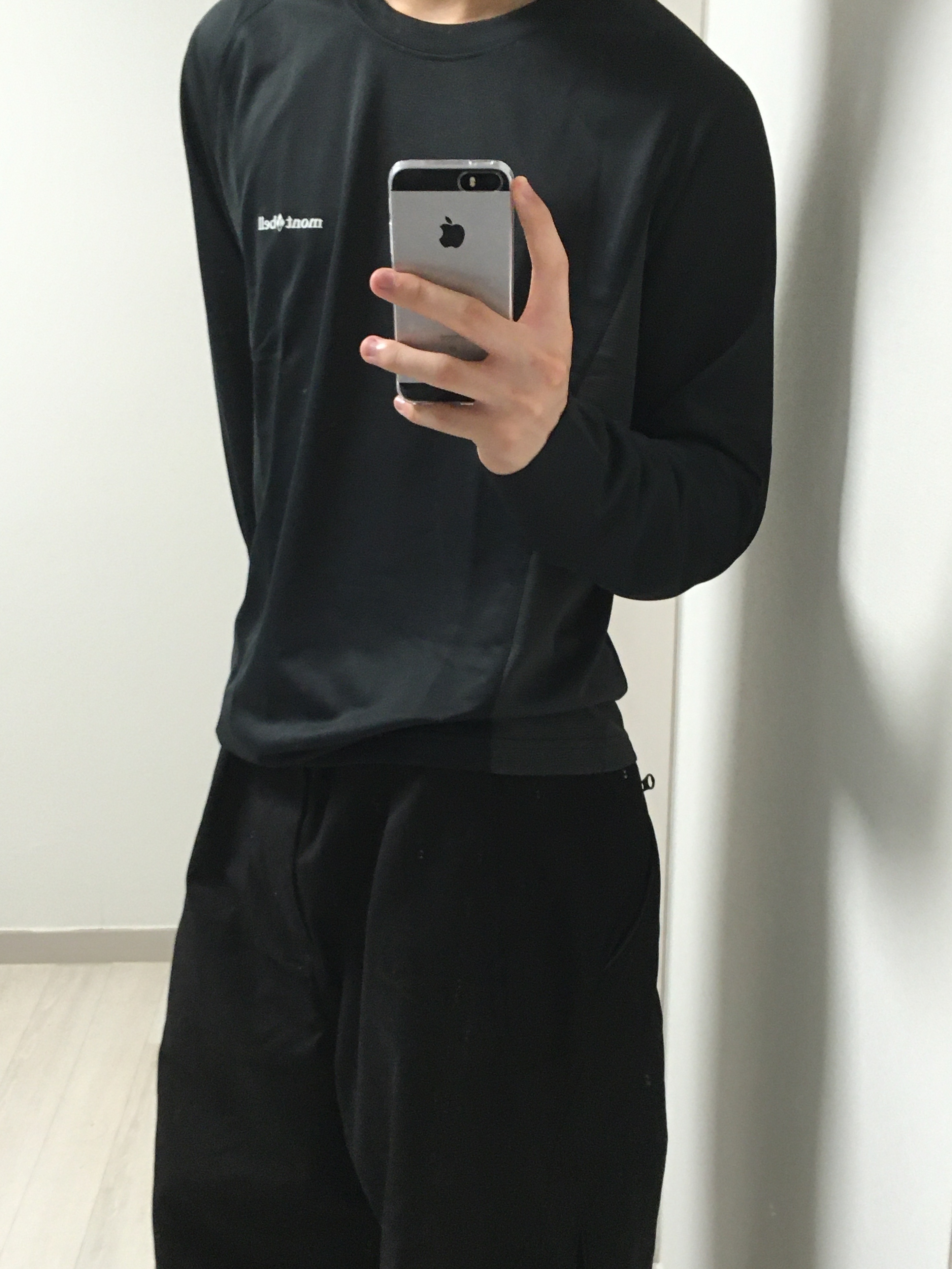 Montbell Wickron UV-Tect Long Sleeve T-Shirt Dark Gray, Sansan Gear Back Pocket Pants Black 착용 스타일 - 1