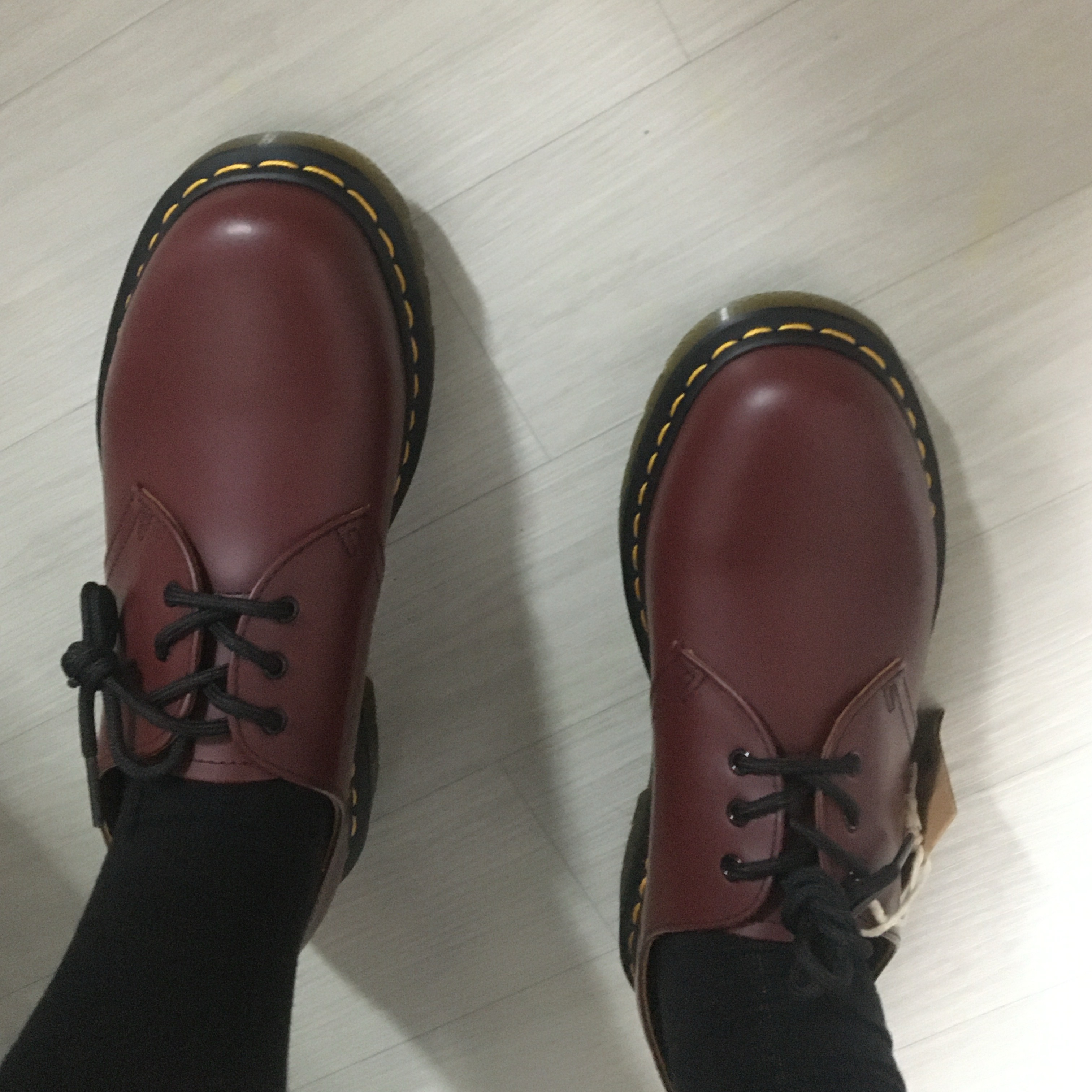 Dr. Martens 1461 Smooth Leather Oxford Shoes Cherry Red 착용 스타일