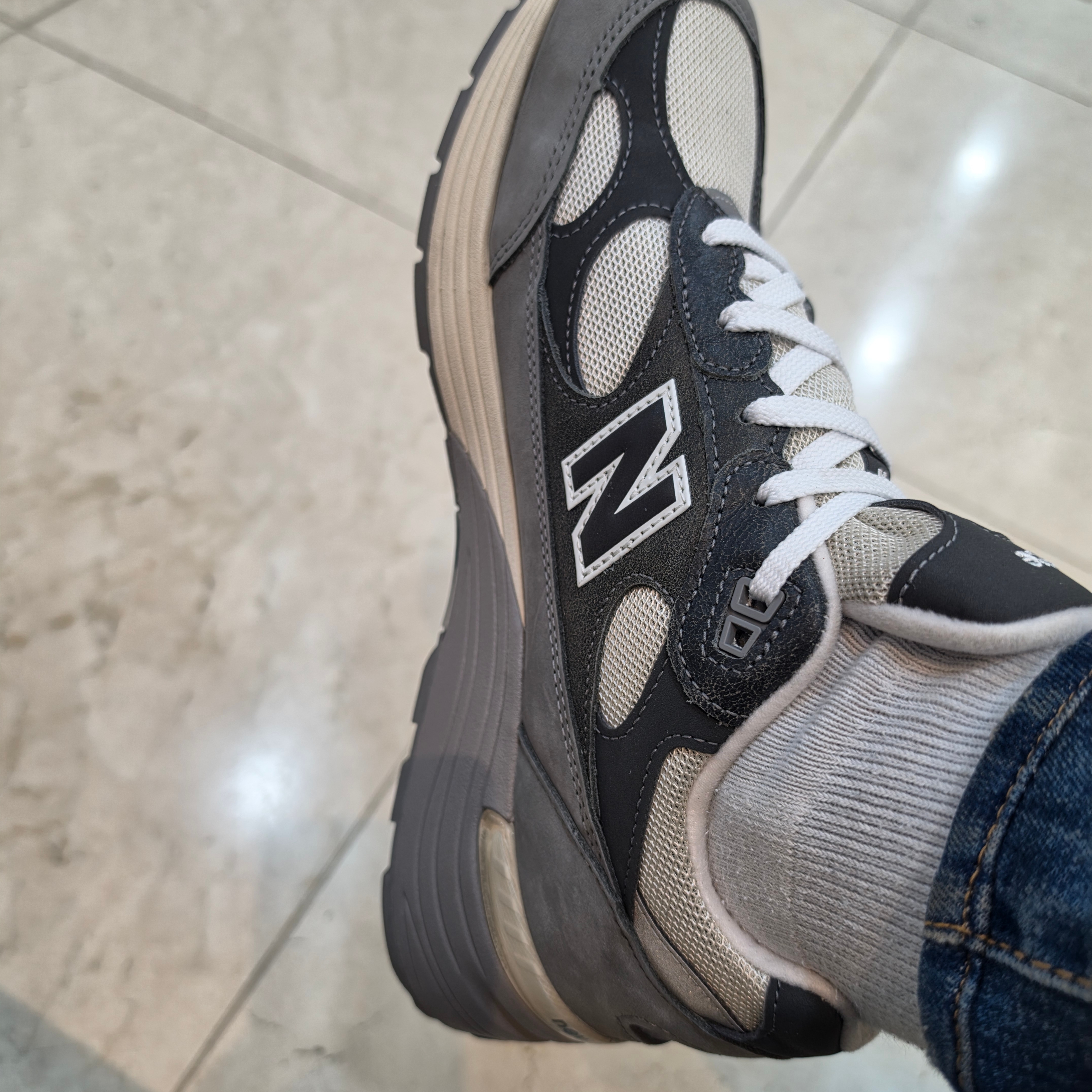 New Balance 992 Made in USA Shadow Grey 착용 스타일 - 4