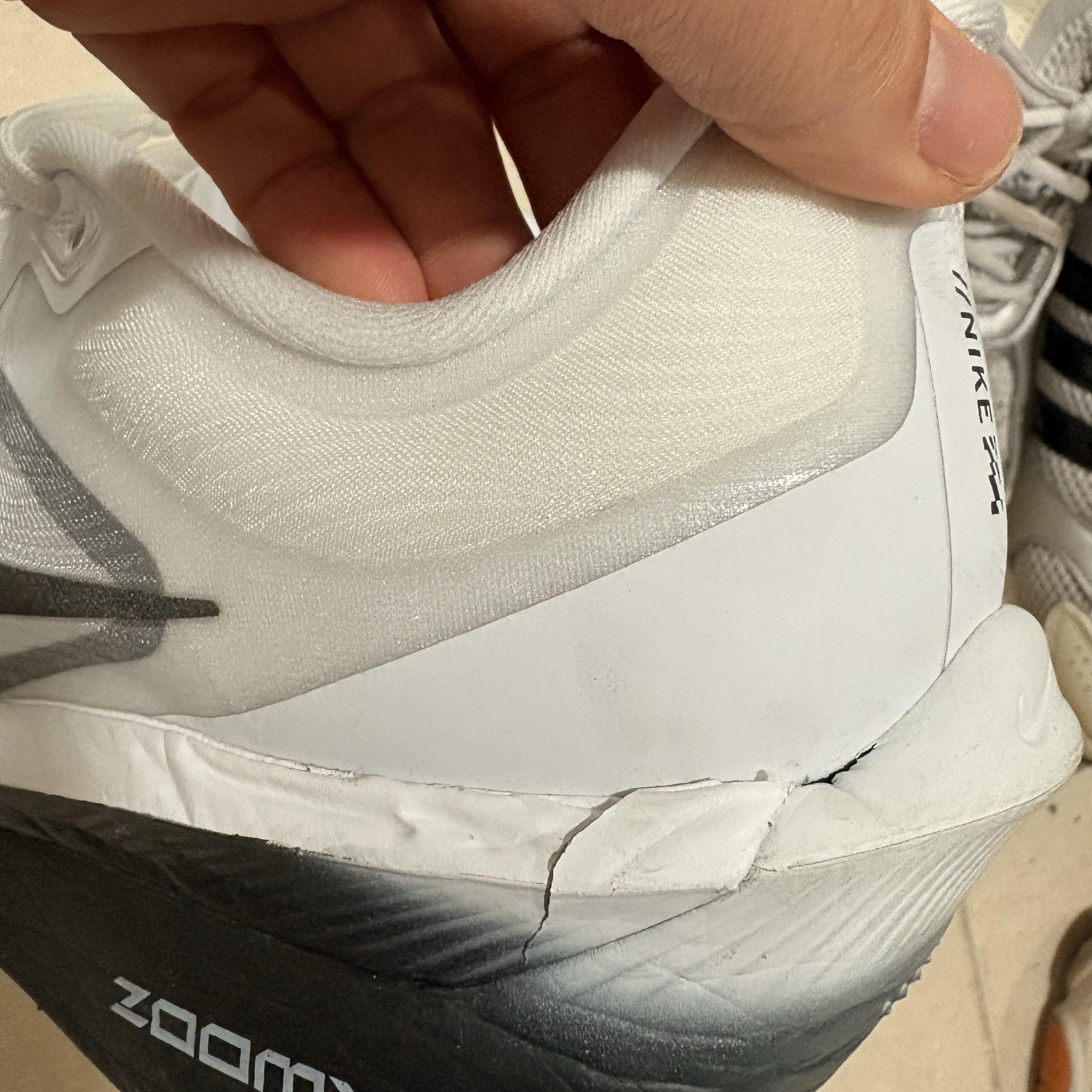 Nike Zoom Fly 6 White Smoke Grey 착용 스타일
