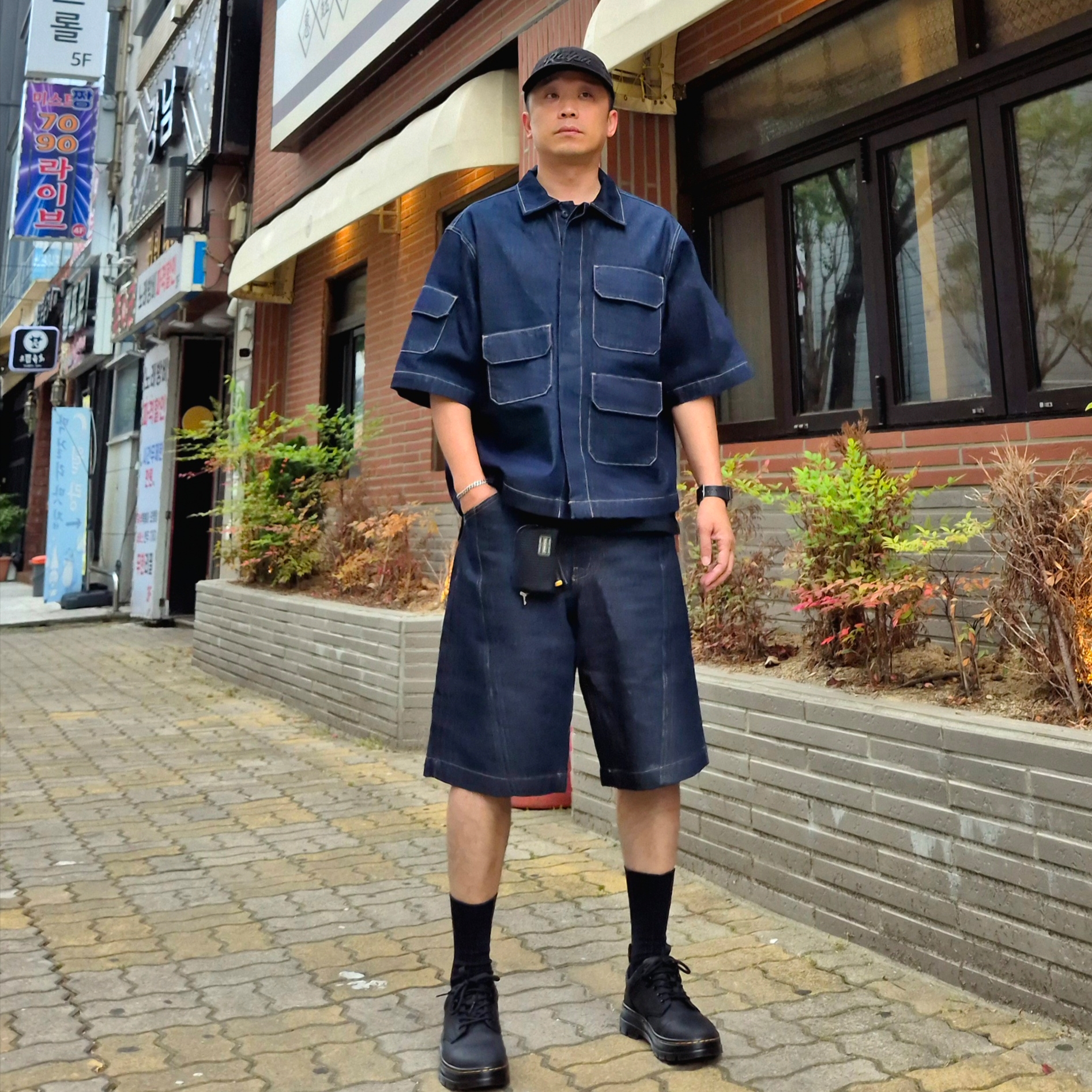 Dr. Martens Reeder Wyoming Leather Utility Shoes Black, Porter Drawing Coin Key Case Black 착용 스타일 - 3