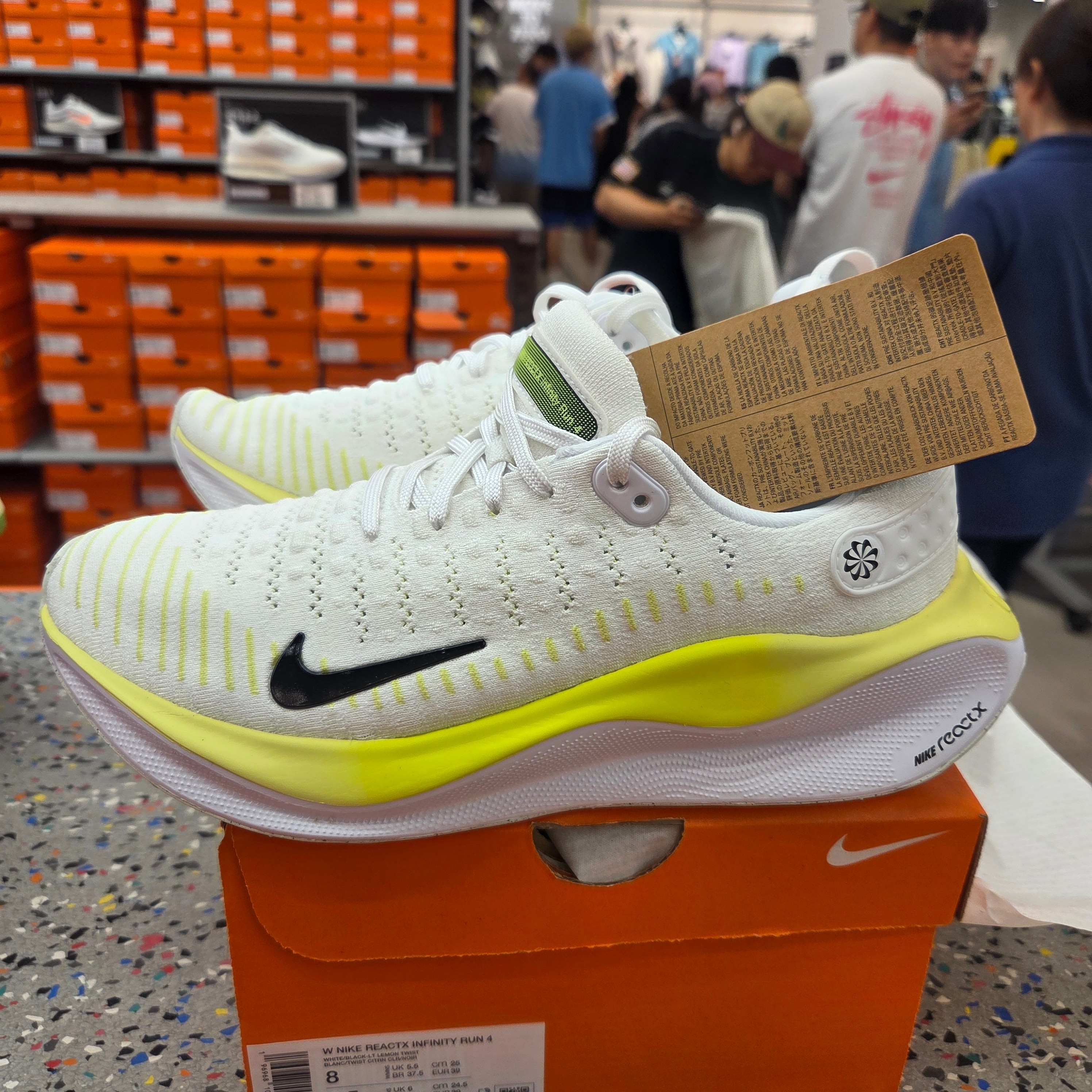 (W) Nike ReactX Infinity Run 4 White Light Lemon Twist 착용 스타일