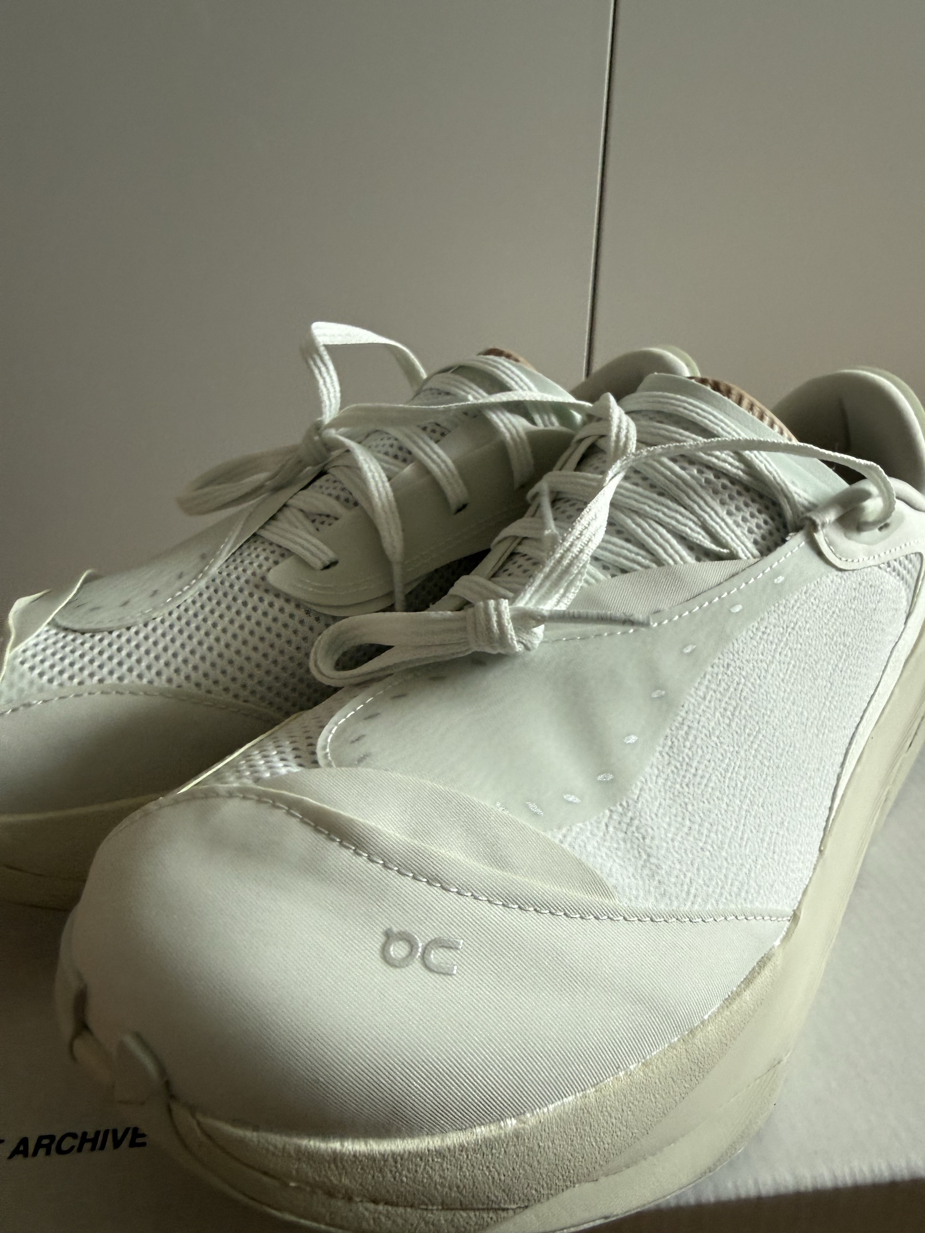 On Running x Post Archive Faction (Paf) Cloudboom Volt White Gale 착용 스타일 - 2