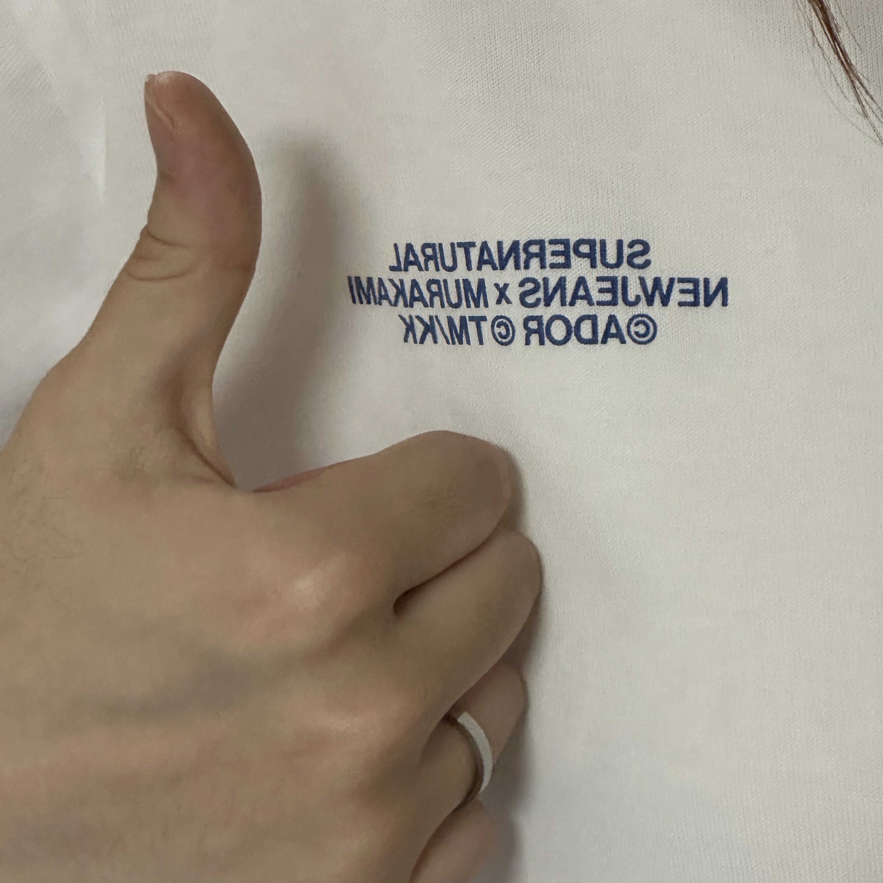 NewJeans x Murakami T-Shirt White 착용 스타일