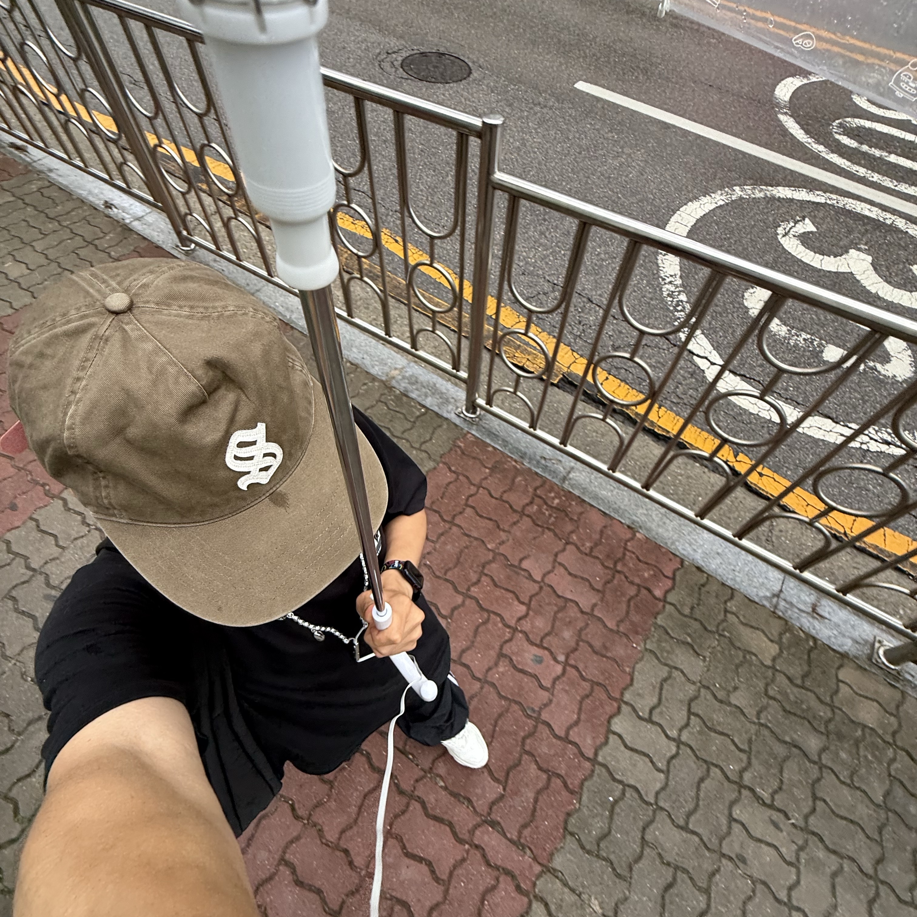 Sunday Ceremony Old English Applique Logo Cap - Light Brown, Diesel Wired Earbuds Silver (Korean Ver.) 착용 스타일 - 2